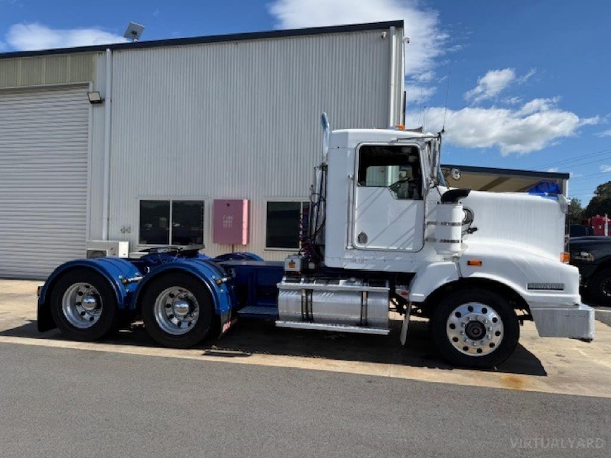 Kenworth T401