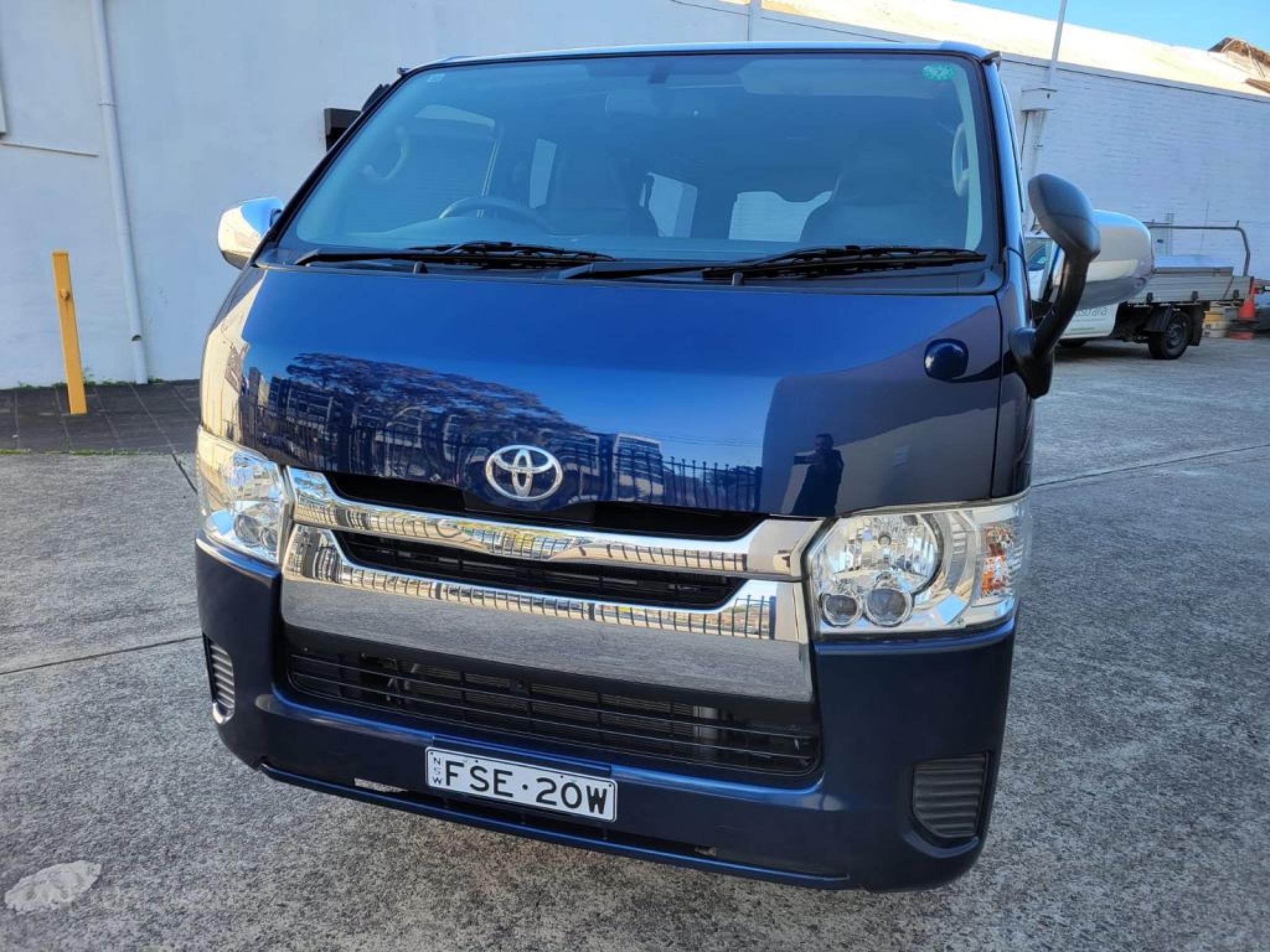 TOYOTA HIACE