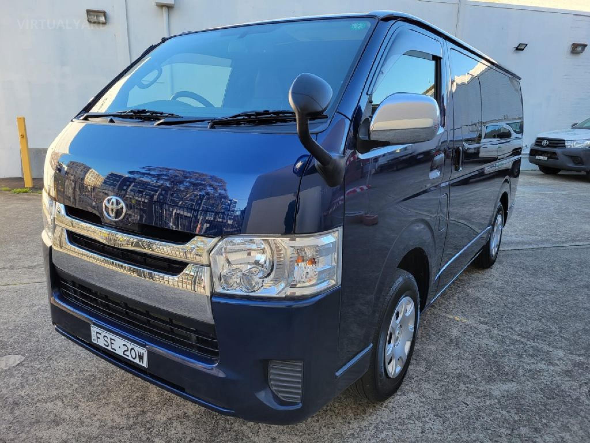 TOYOTA HIACE