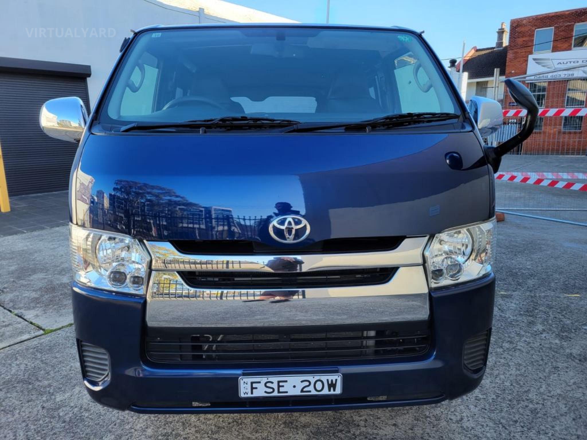 TOYOTA HIACE