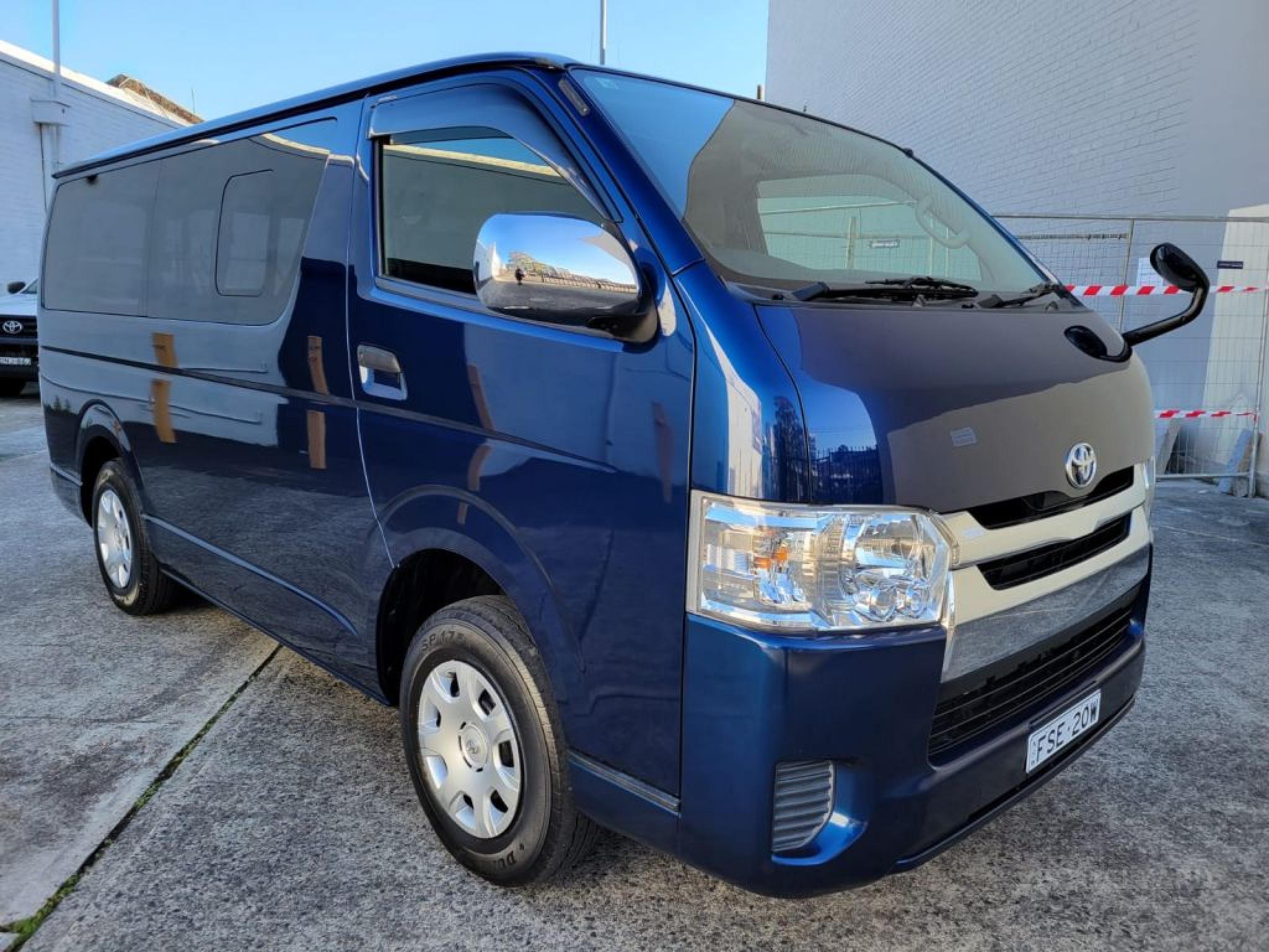 TOYOTA HIACE