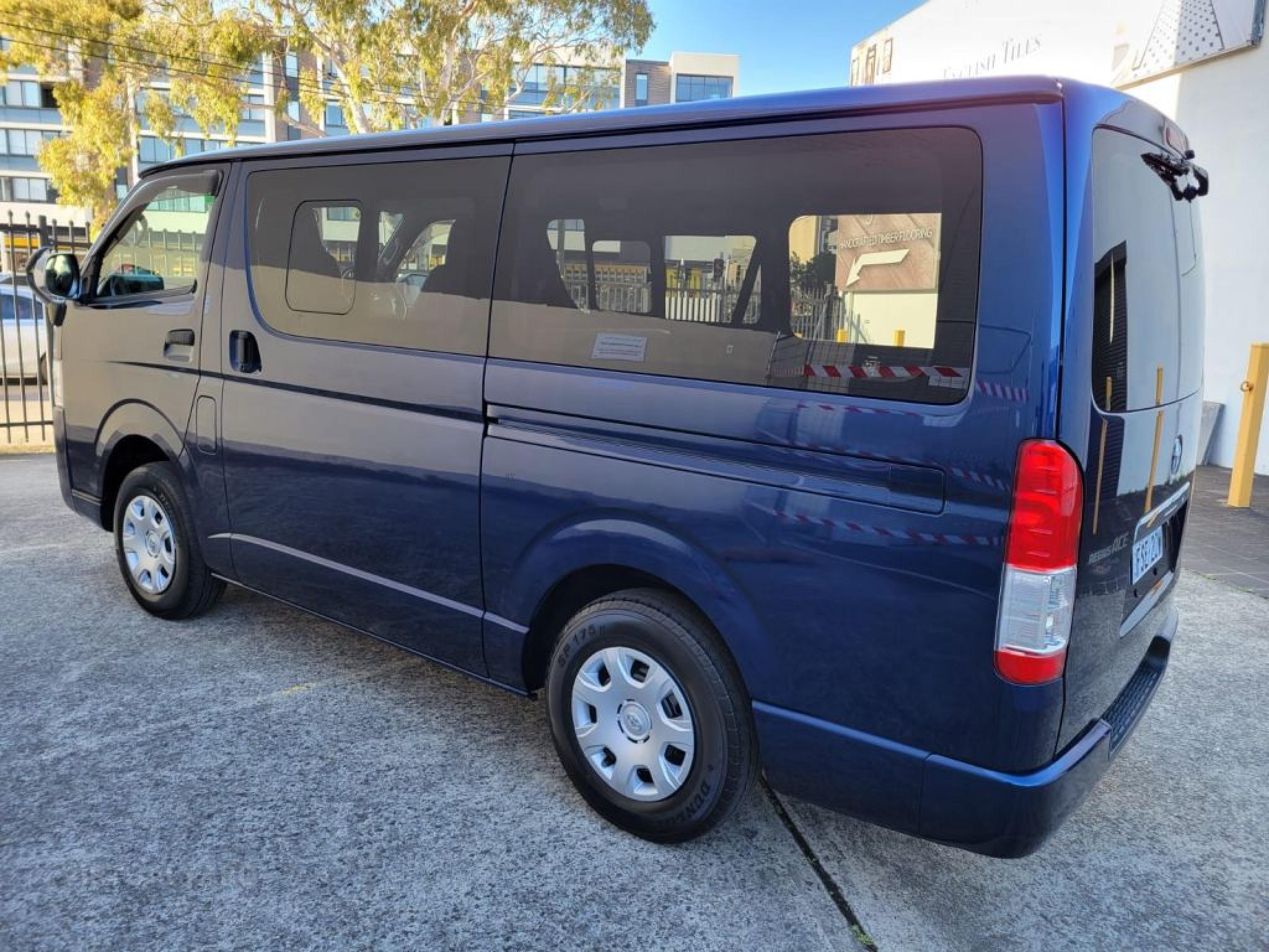TOYOTA HIACE