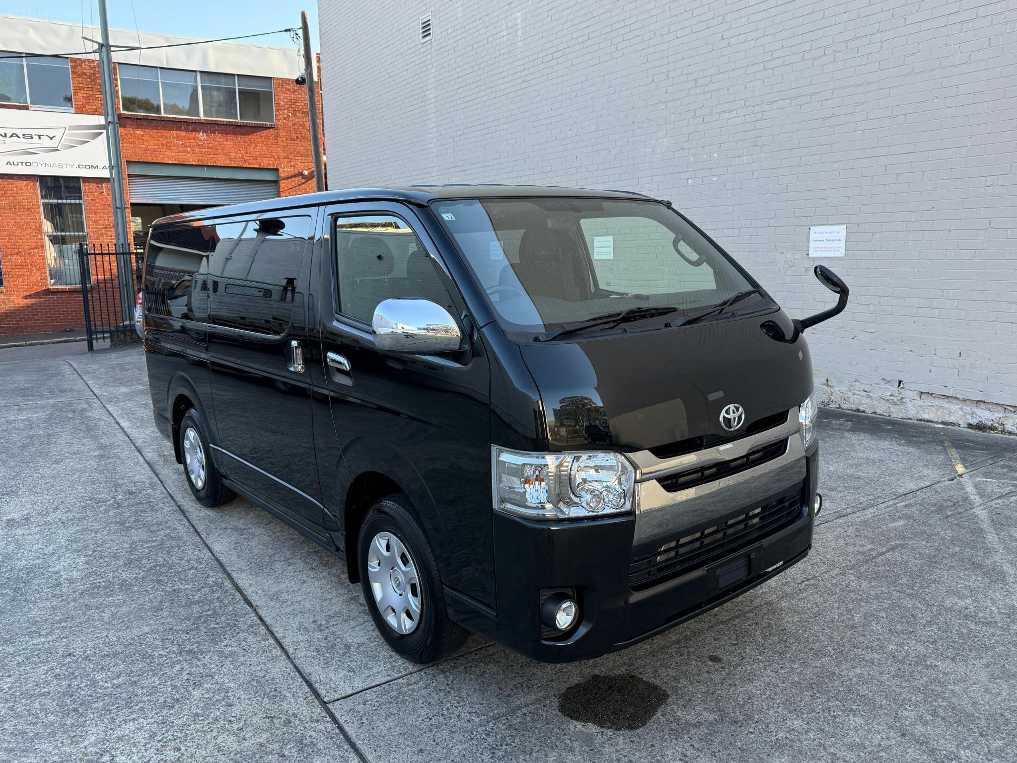 TOYOTA HIACE