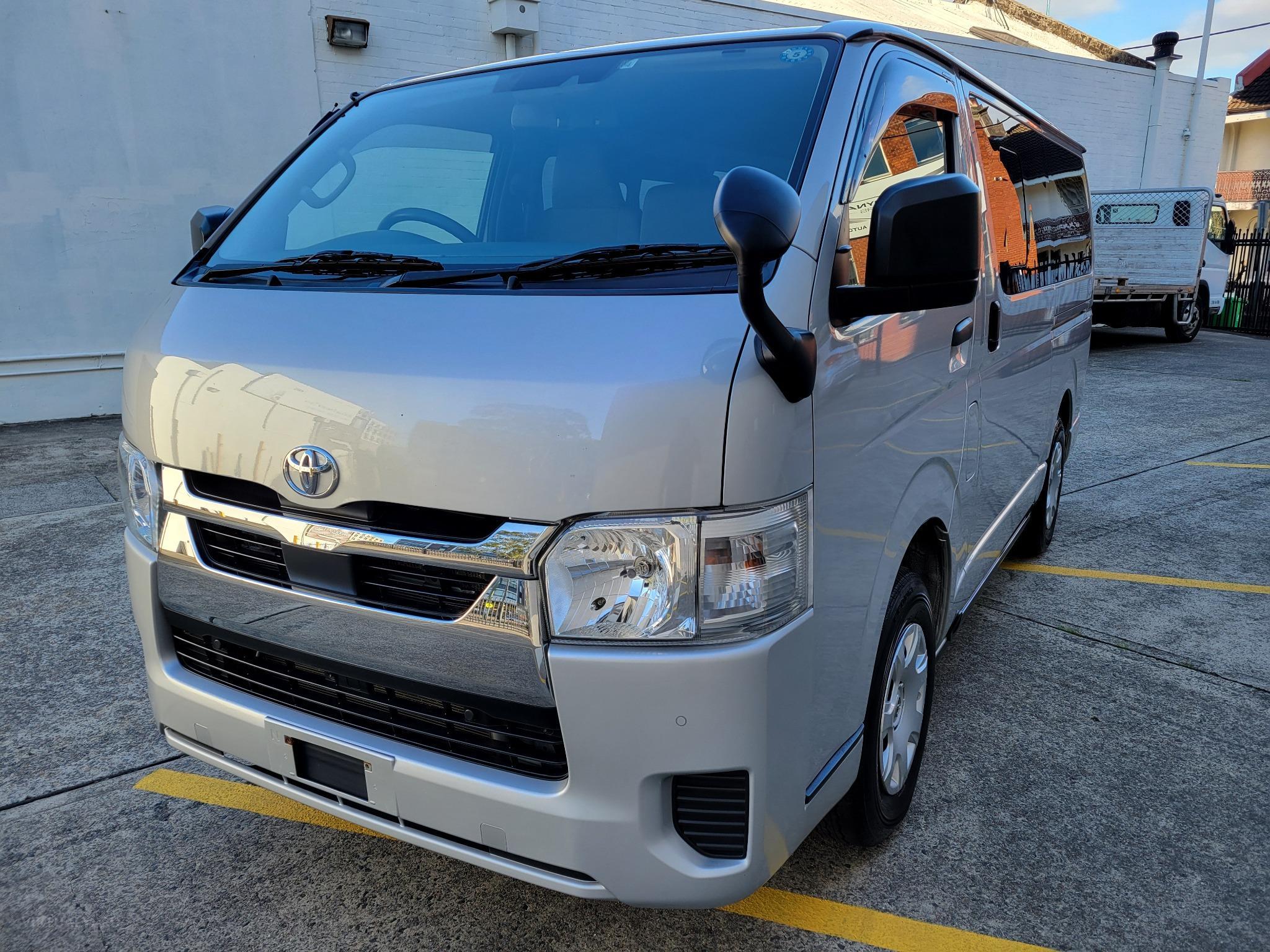 TOYOTA HIACE