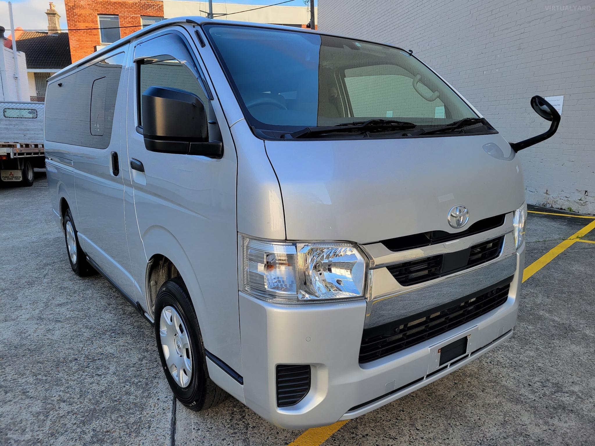 TOYOTA HIACE