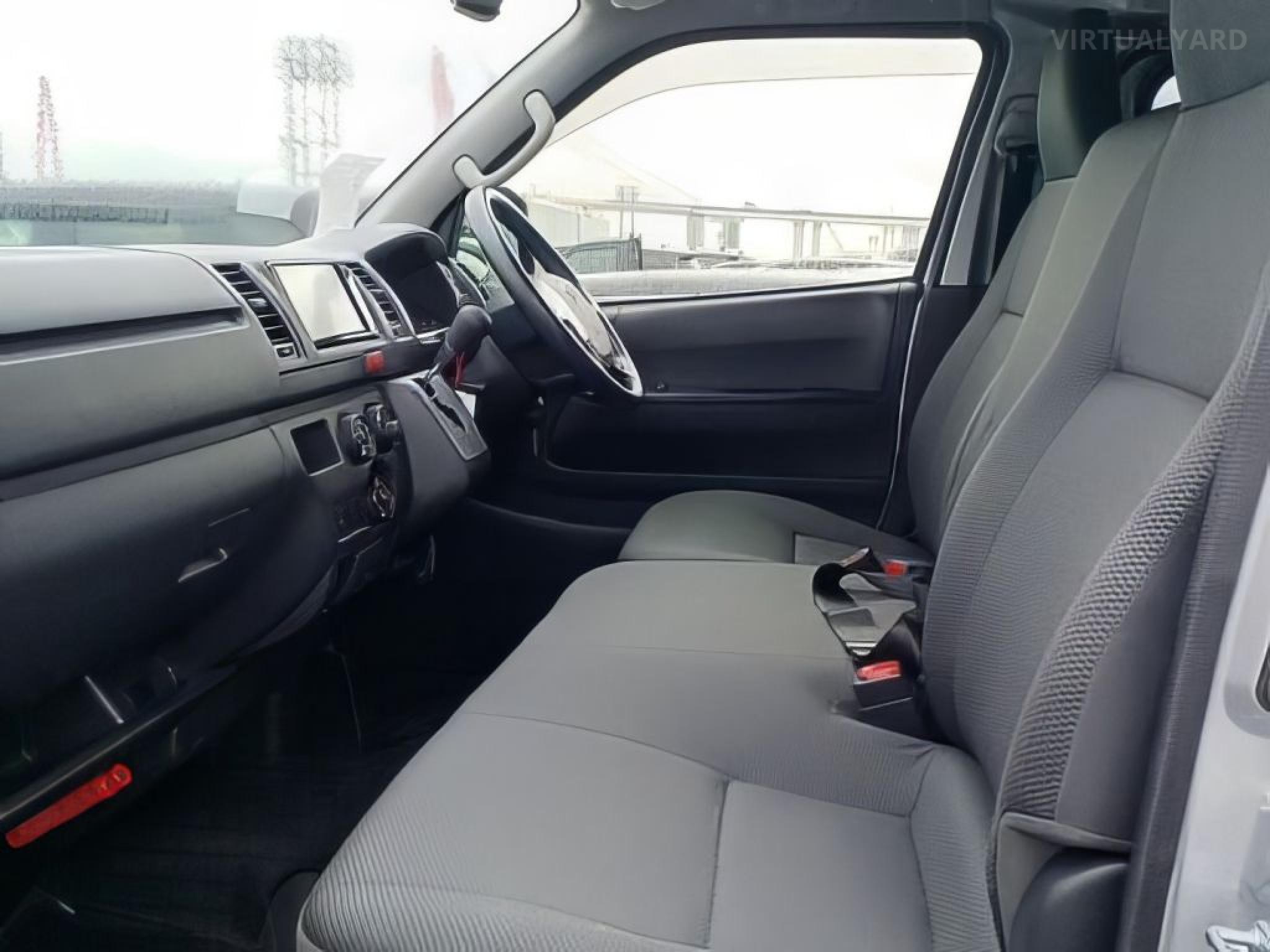 TOYOTA HIACE