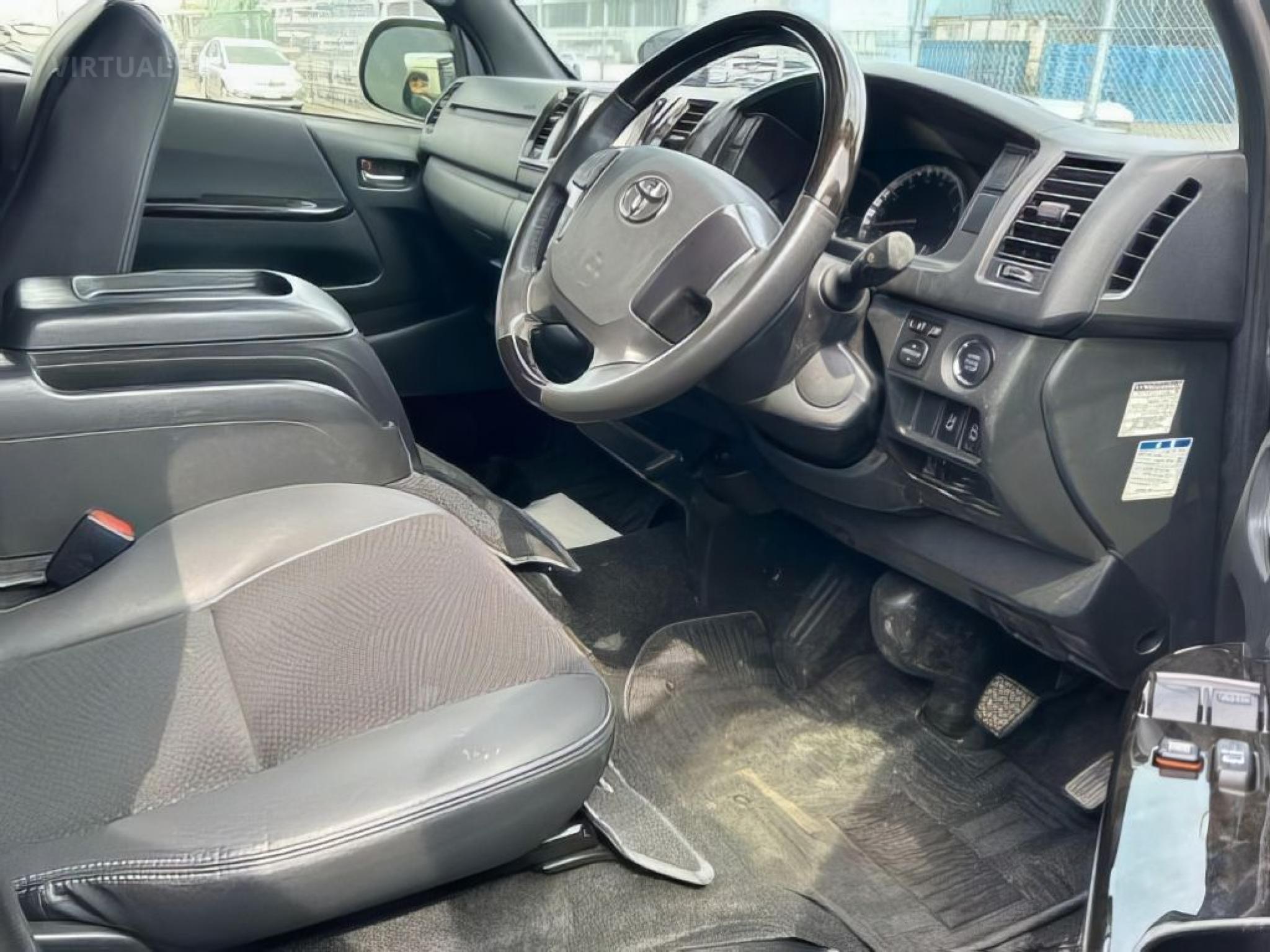 TOYOTA HIACE