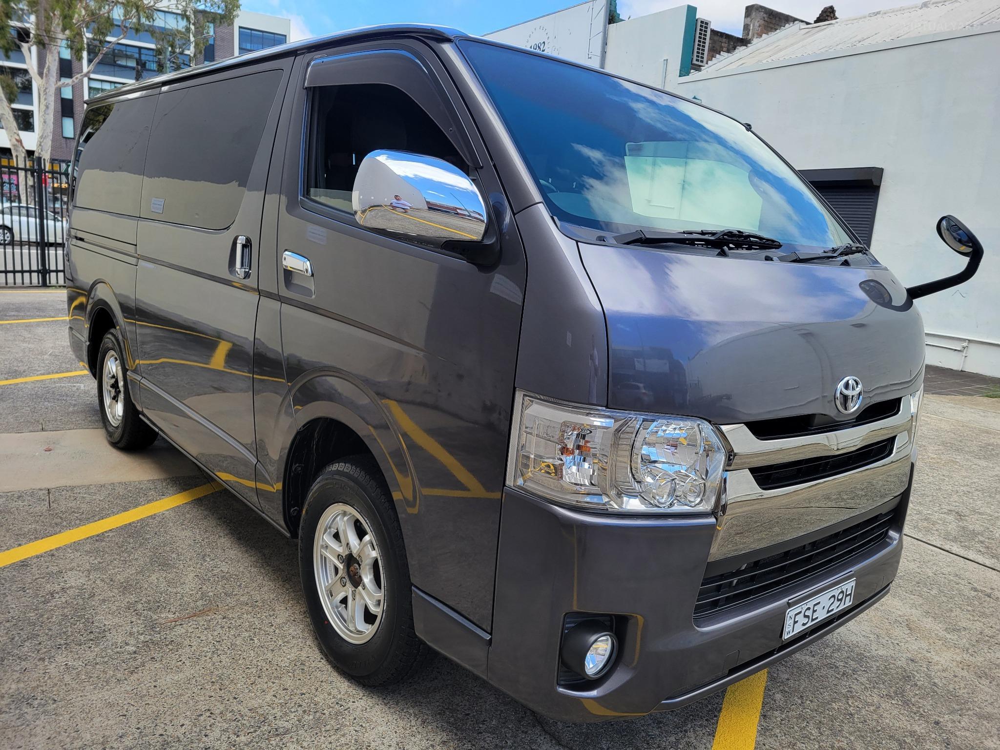 TOYOTA HIACE