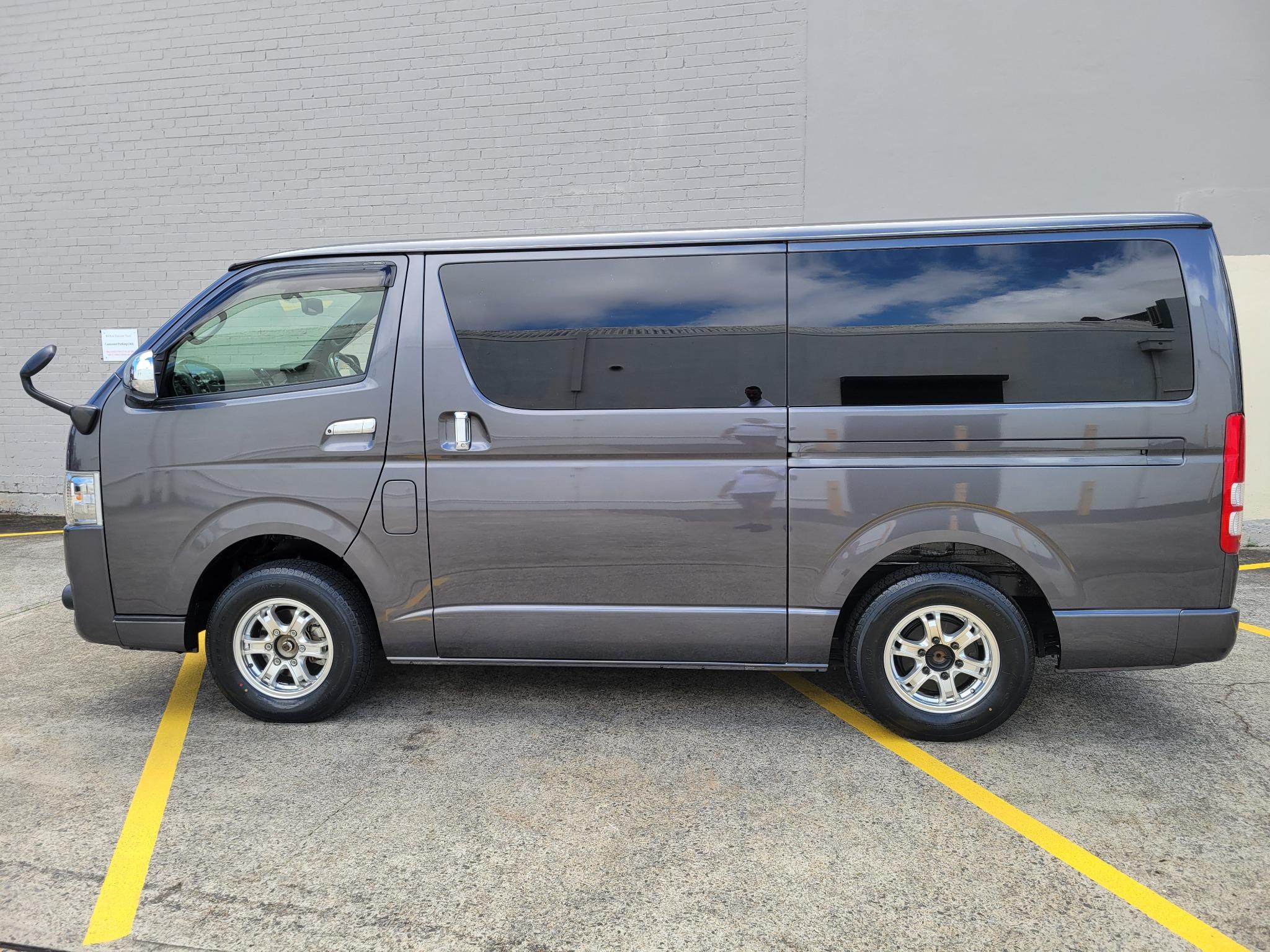 TOYOTA HIACE
