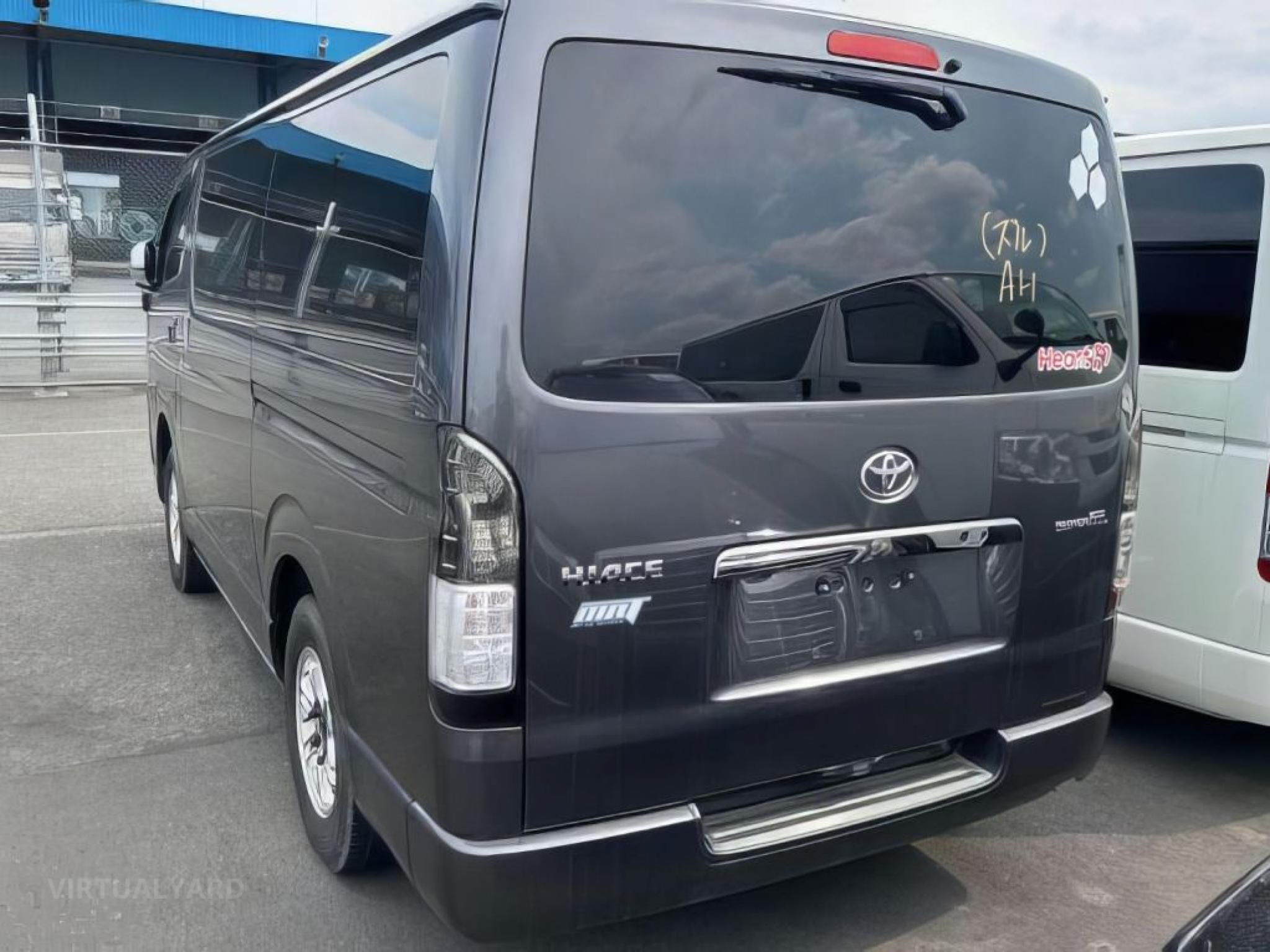 TOYOTA HIACE