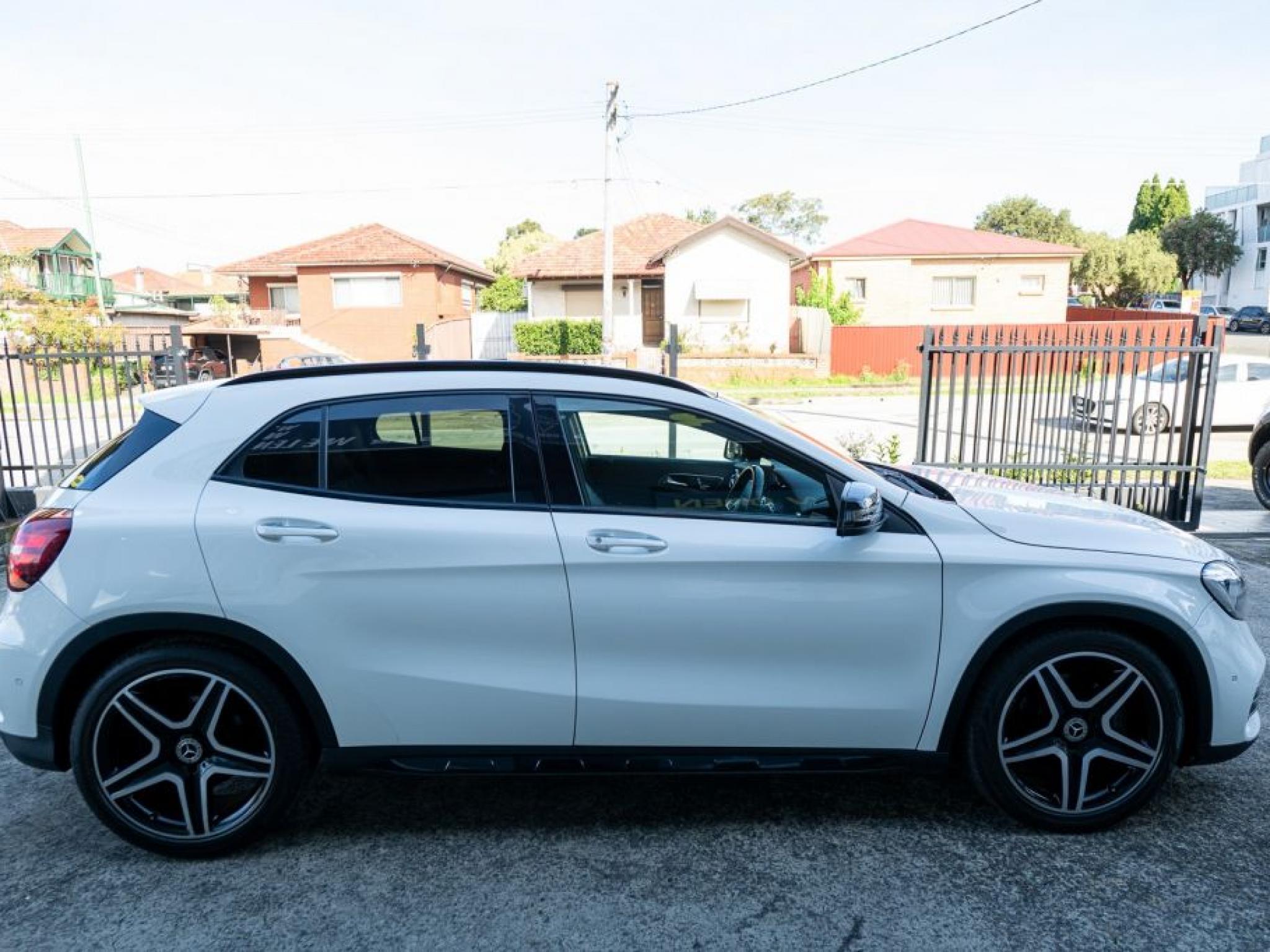 MERCEDES-BENZ GLA