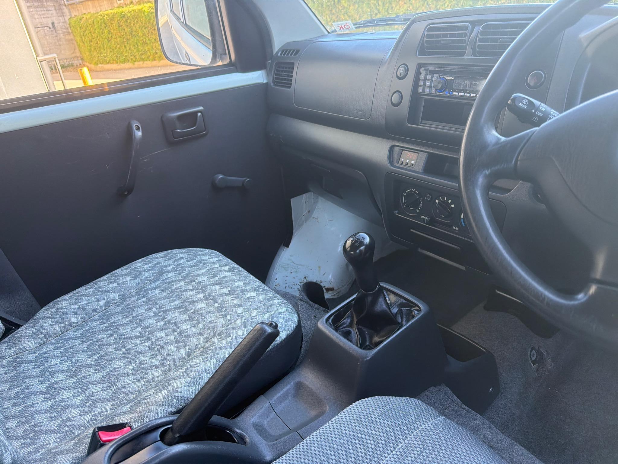 SUZUKI APV VAN 5DR MAN 5SP 785KG 1.6I image 9