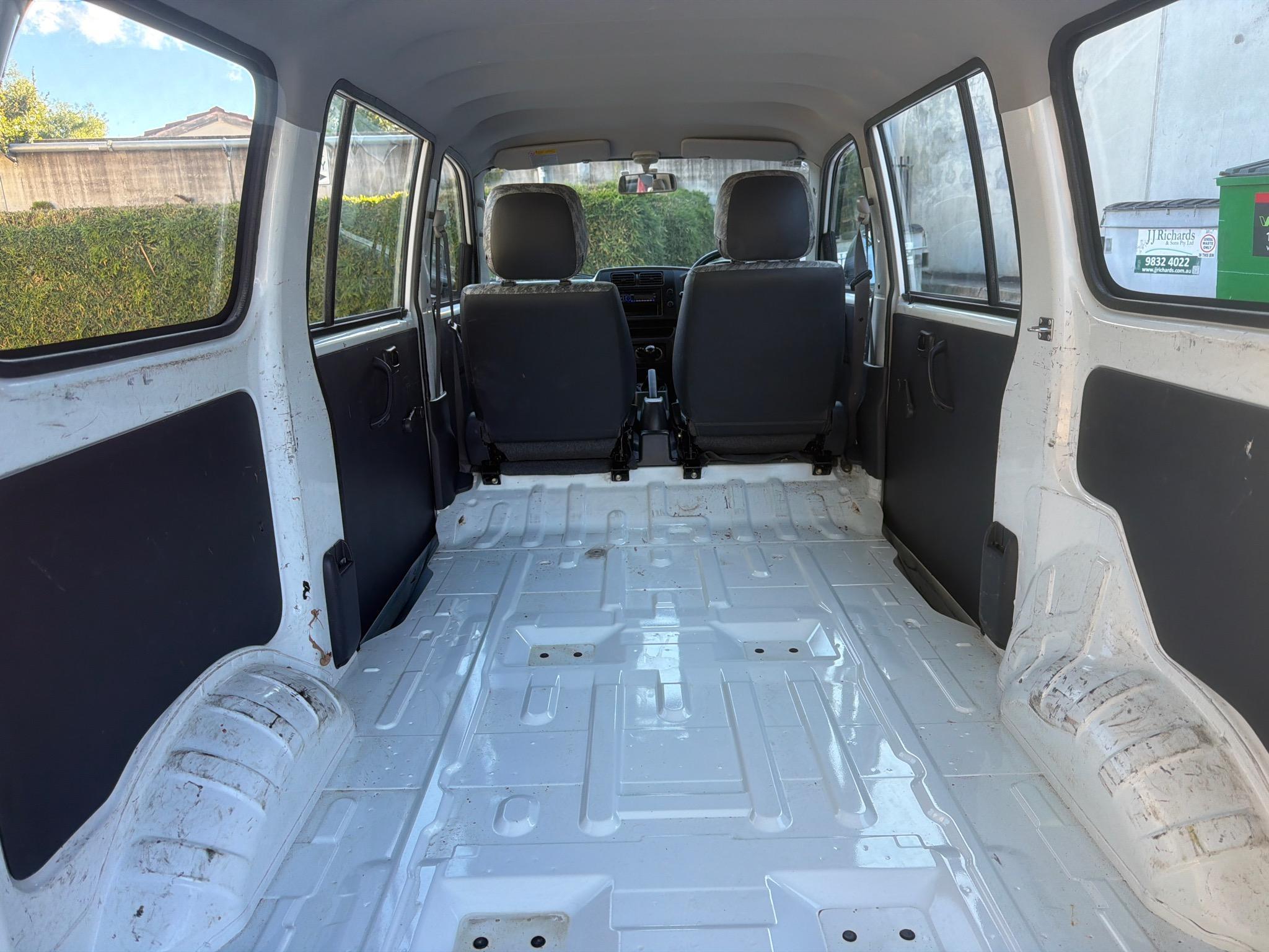SUZUKI APV VAN 5DR MAN 5SP 785KG 1.6I image 8