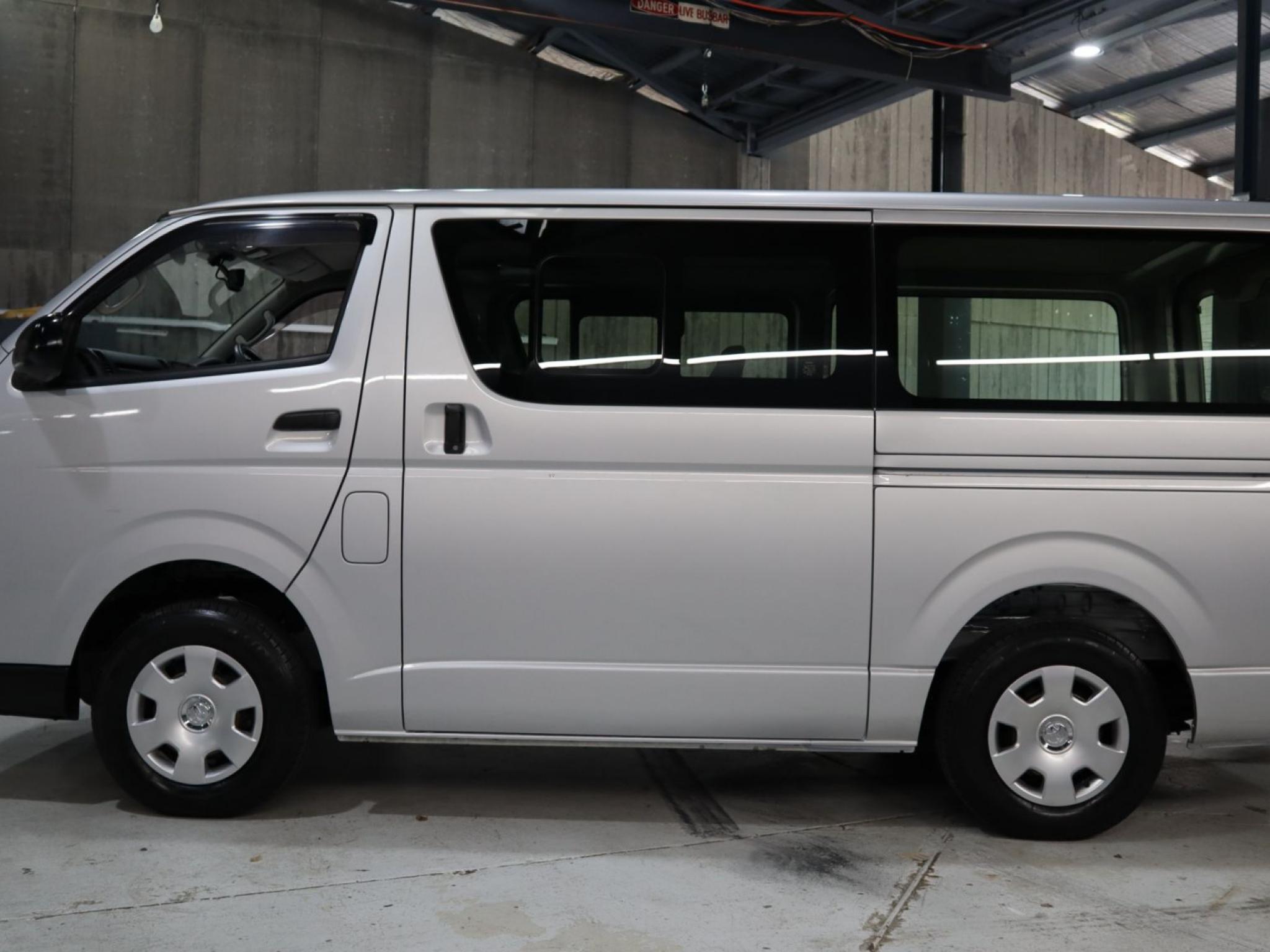 TOYOTA HIACE
