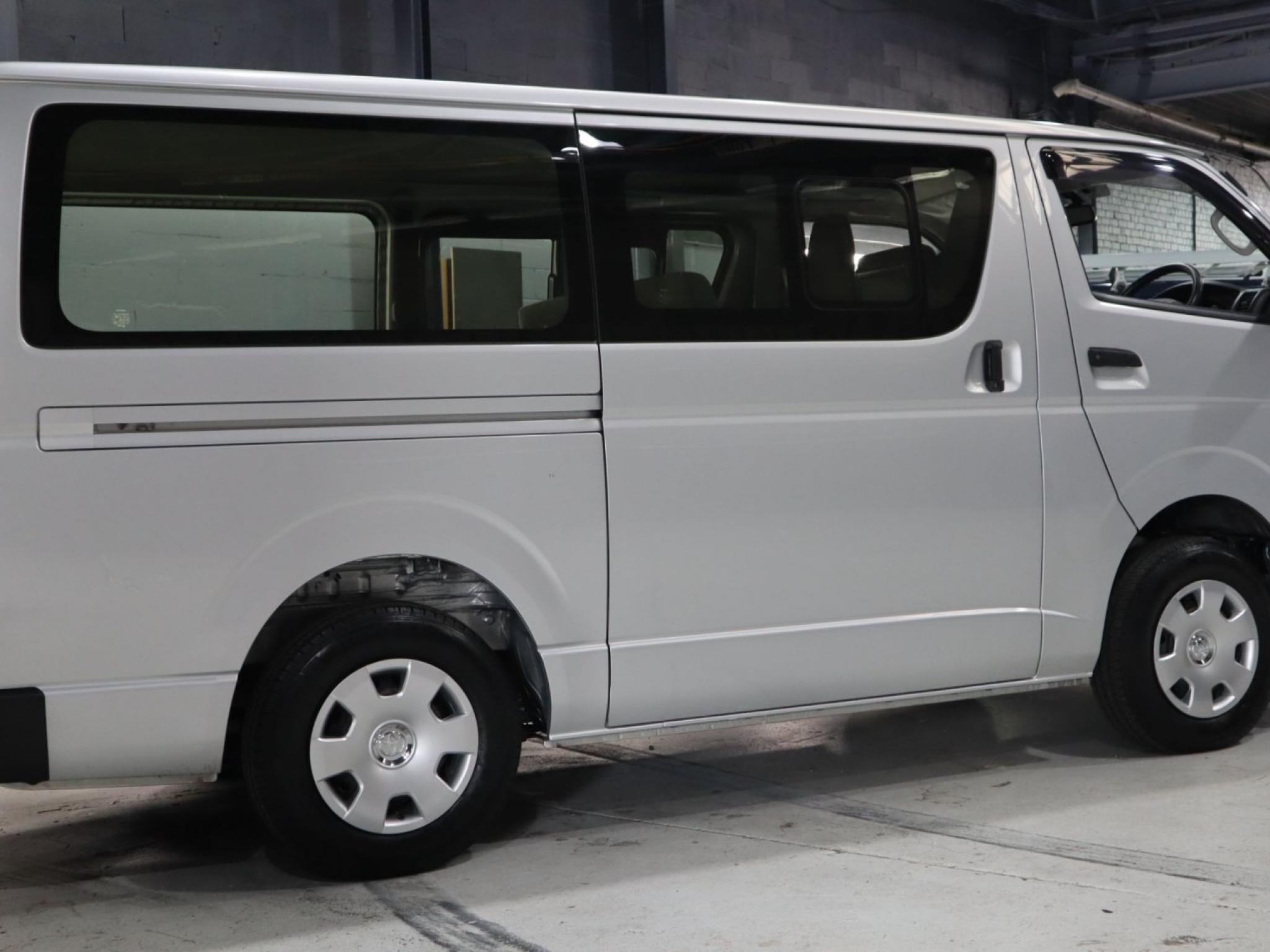 TOYOTA HIACE