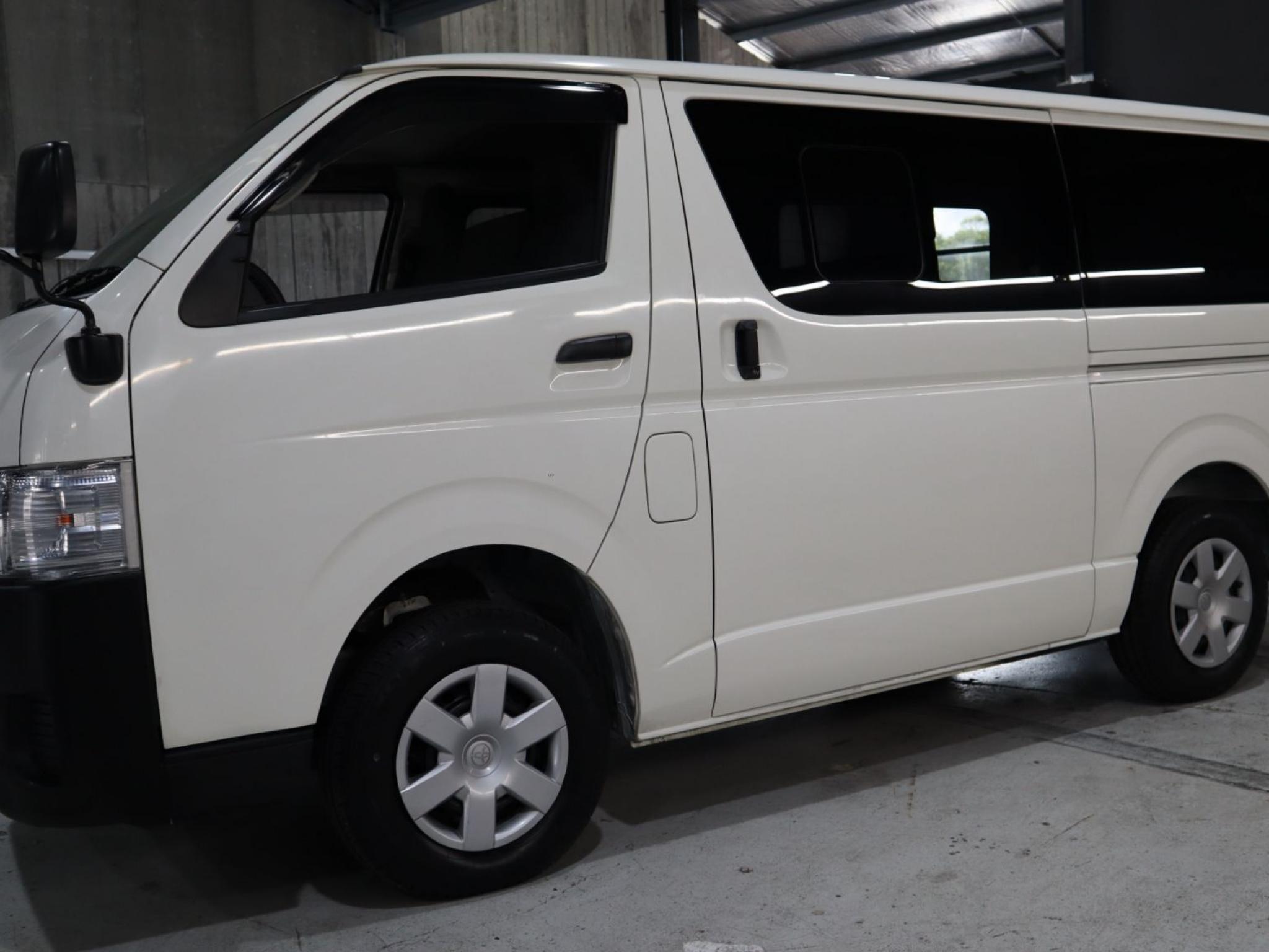 TOYOTA HIACE