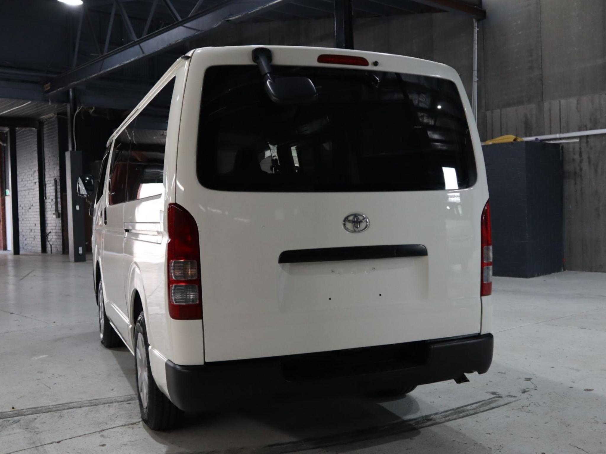 TOYOTA HIACE