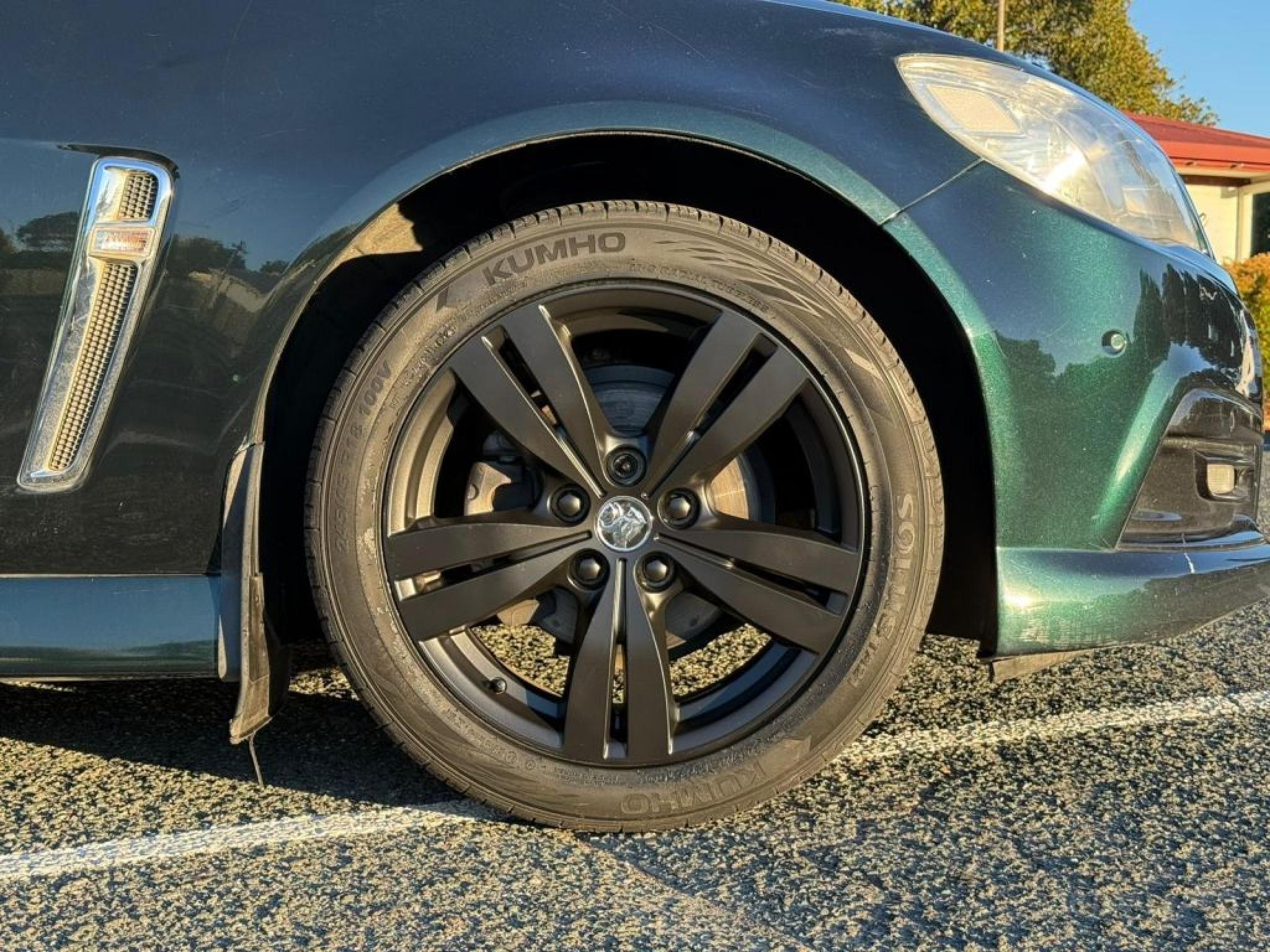 HOLDEN COMMODORE