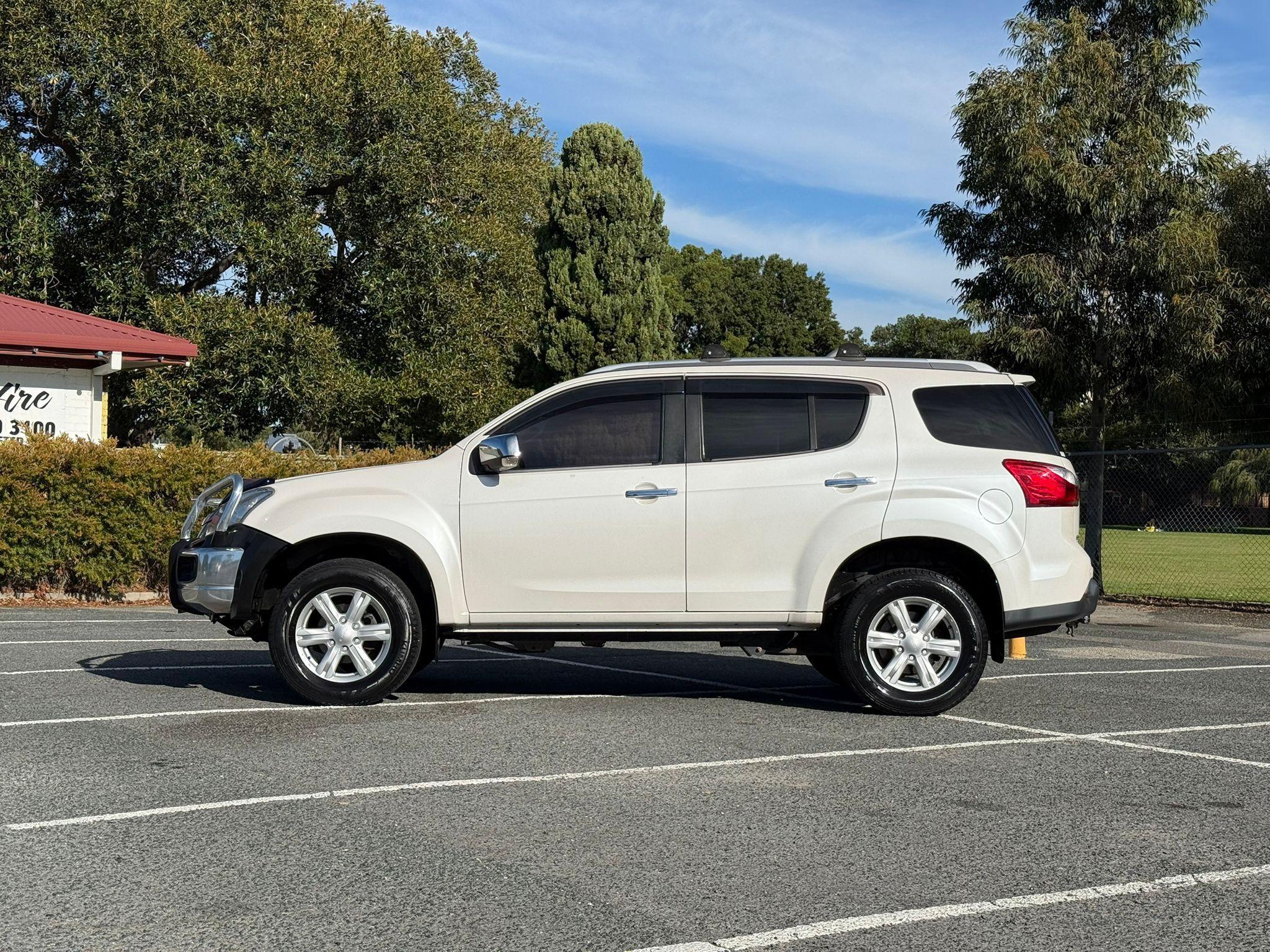 ISUZU MU-X