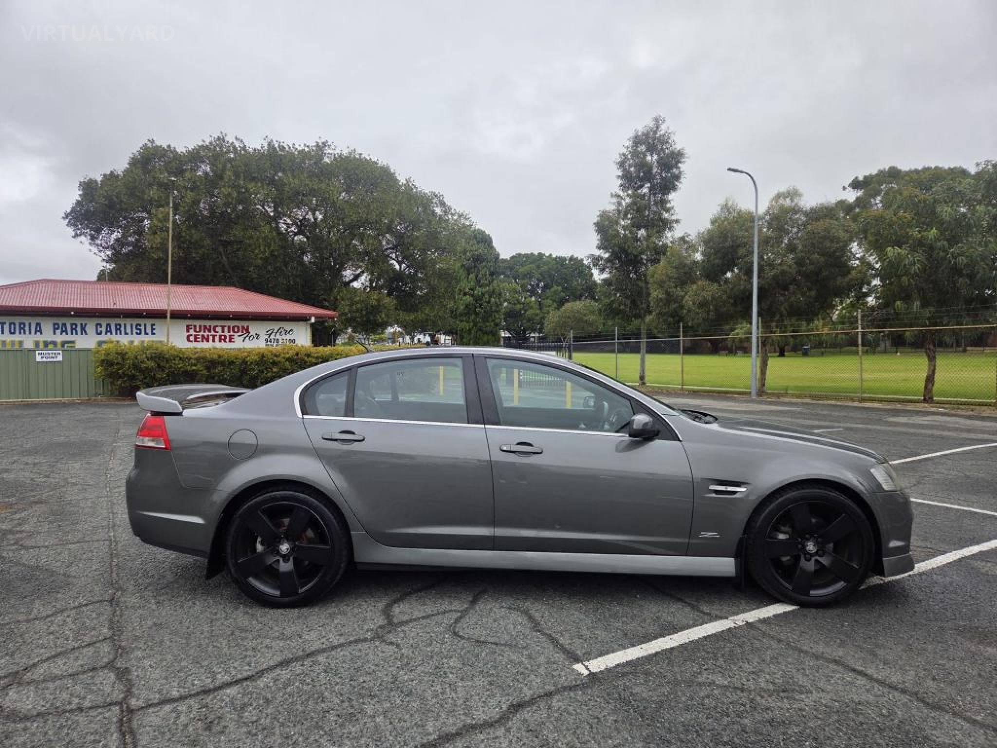 HOLDEN COMMODORE