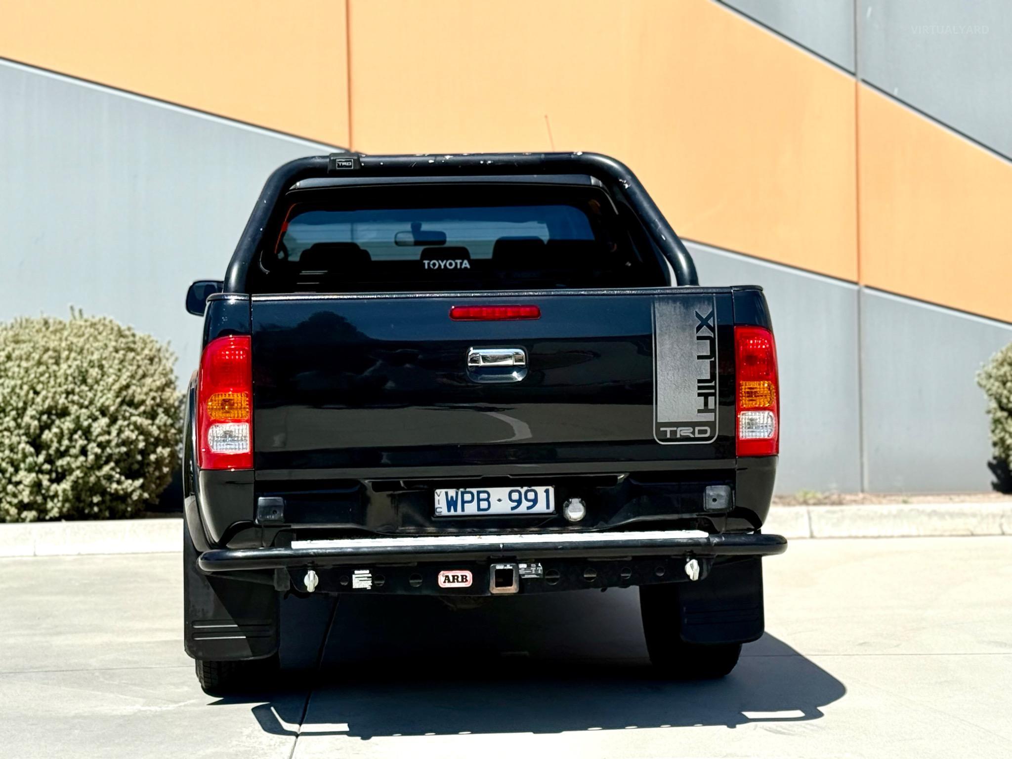 TOYOTA HILUX