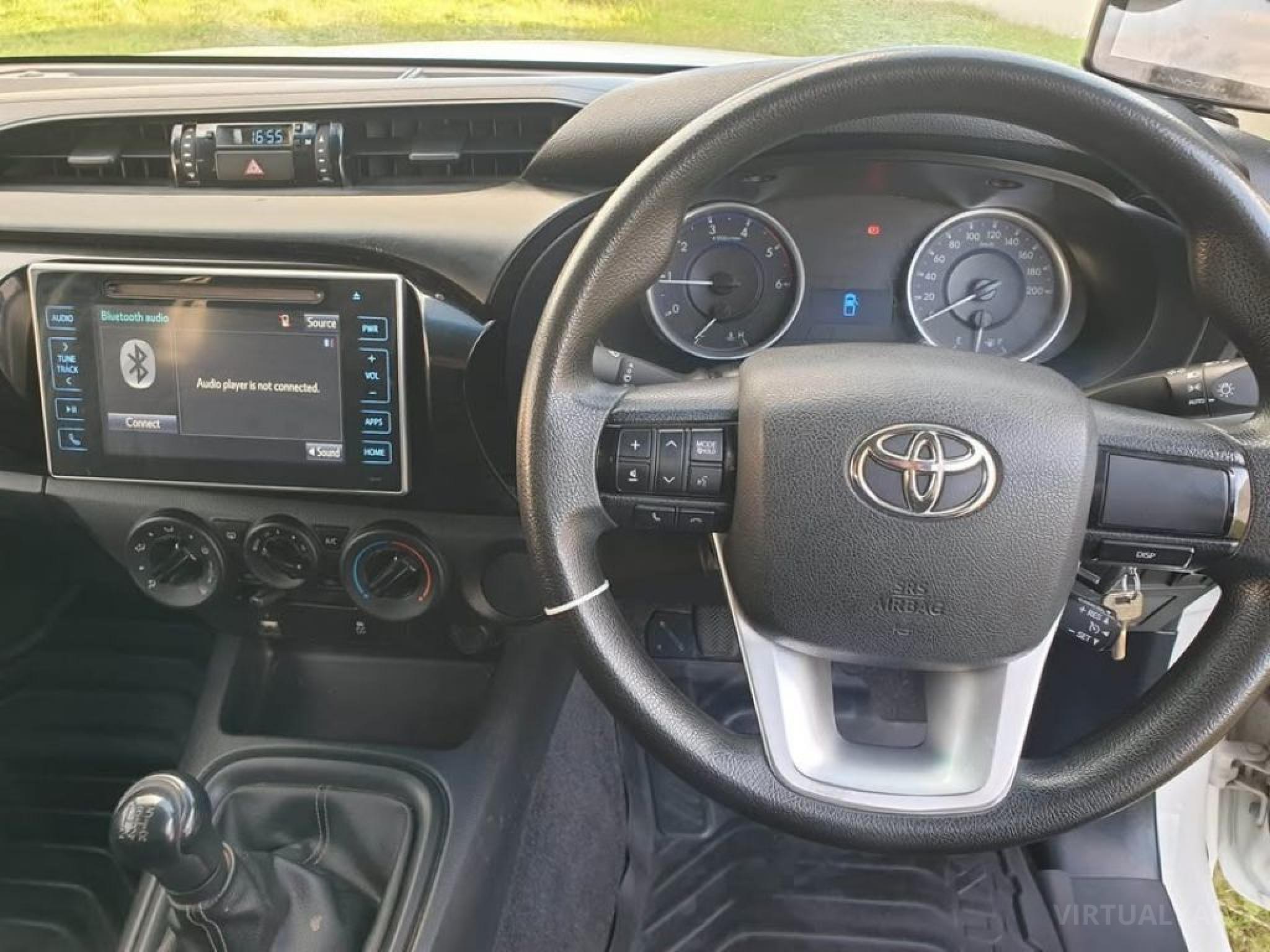 TOYOTA HILUX