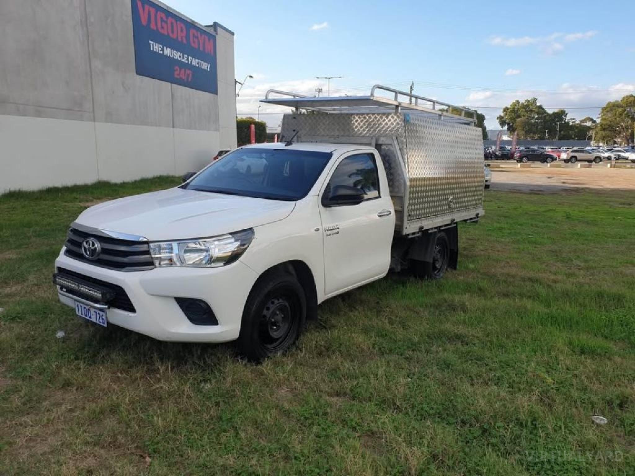 TOYOTA HILUX
