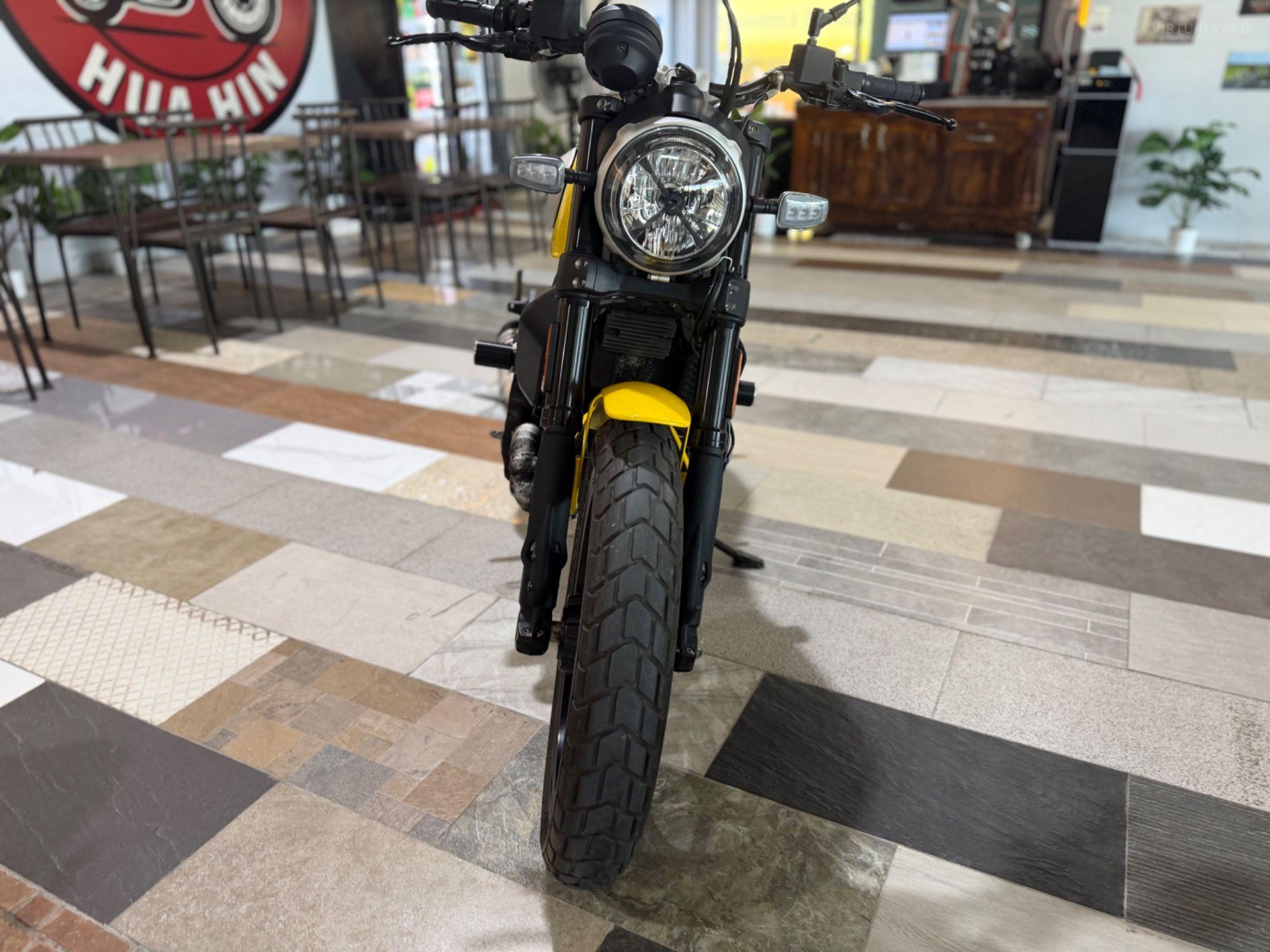 DUCATI SCRAMBLER 800 ICON