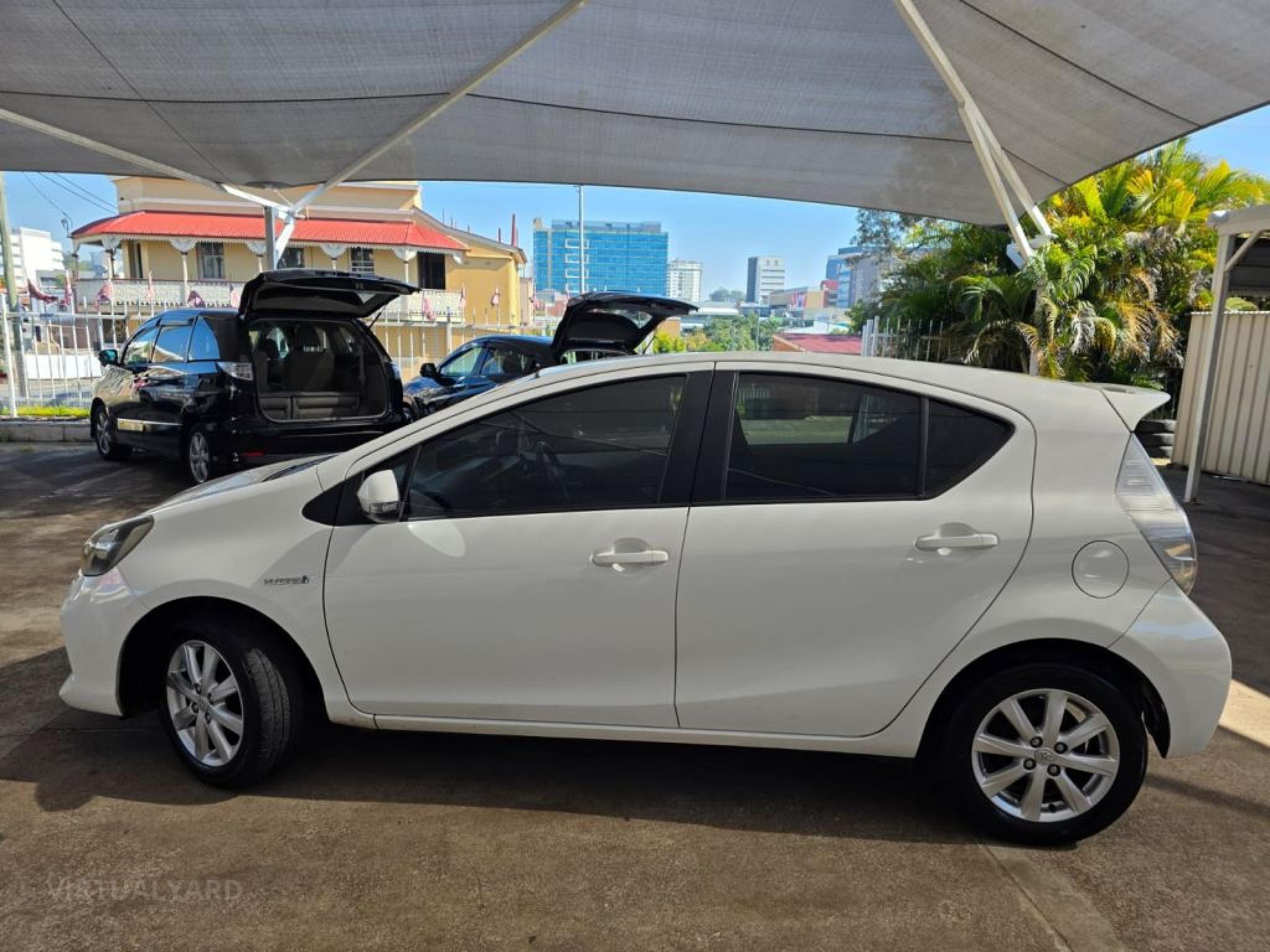 TOYOTA PRIUS-C