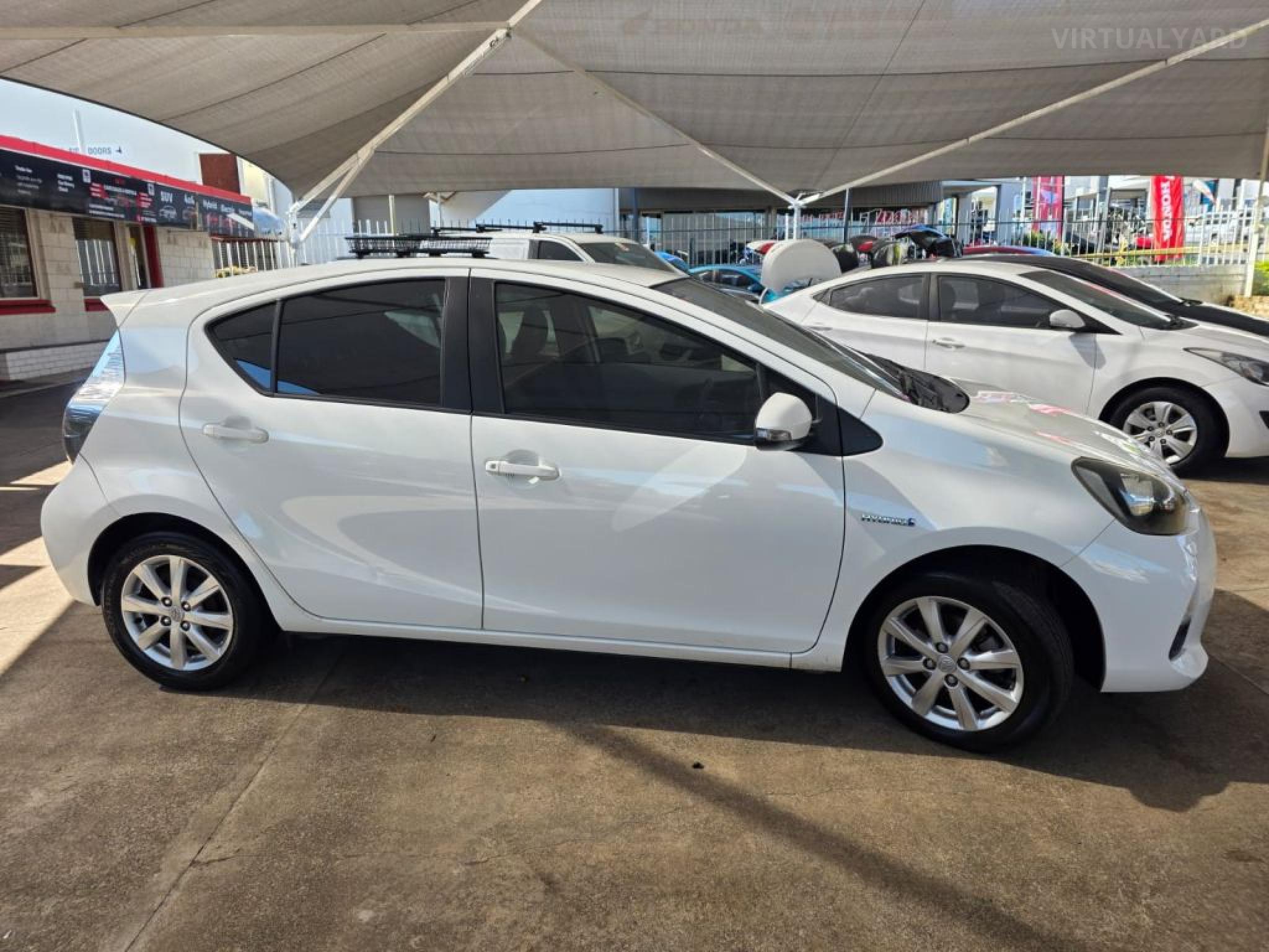 TOYOTA PRIUS-C