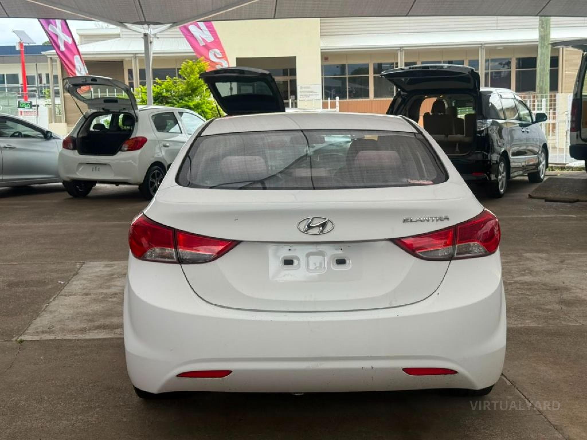 HYUNDAI ELANTRA