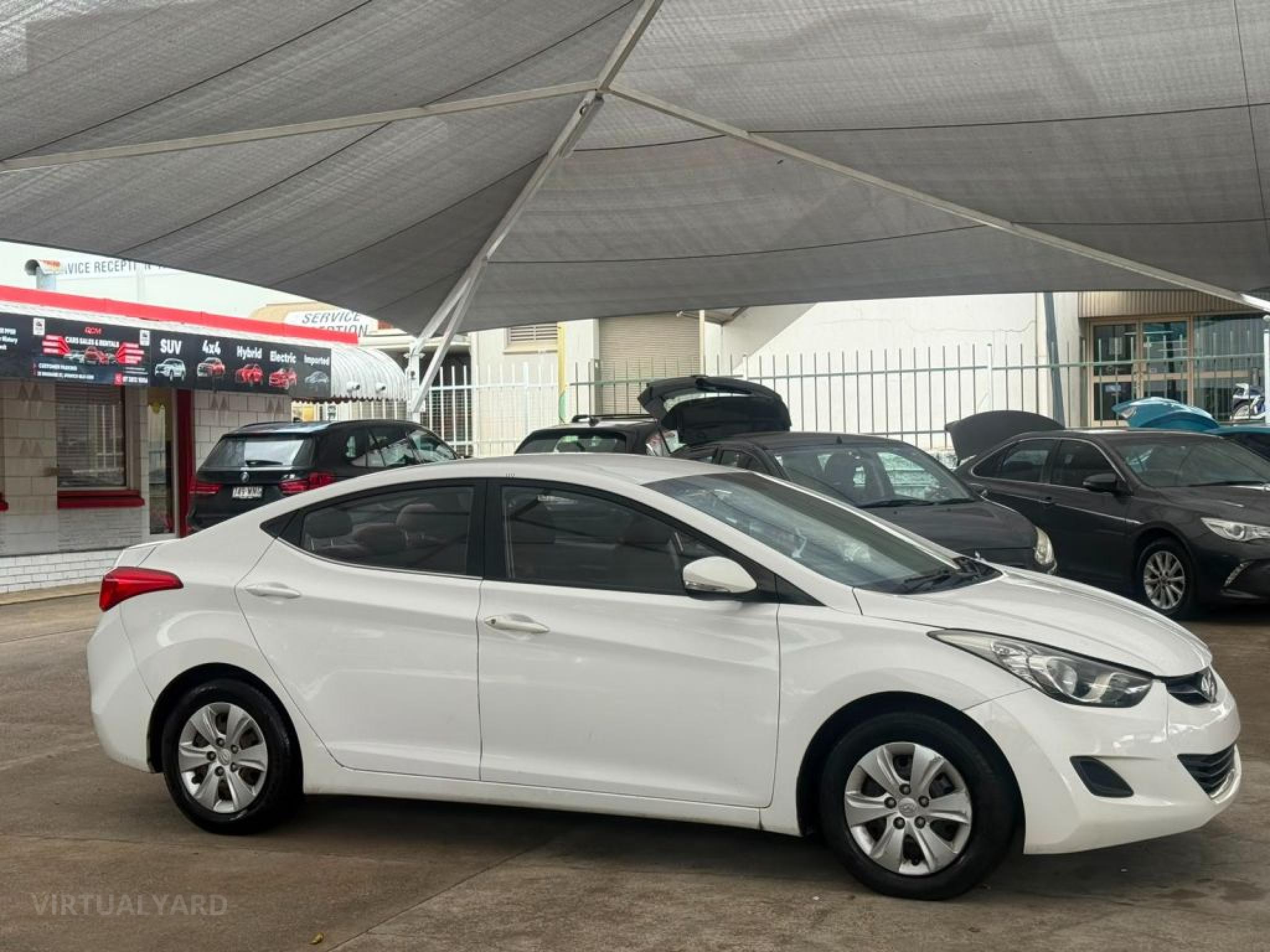 HYUNDAI ELANTRA