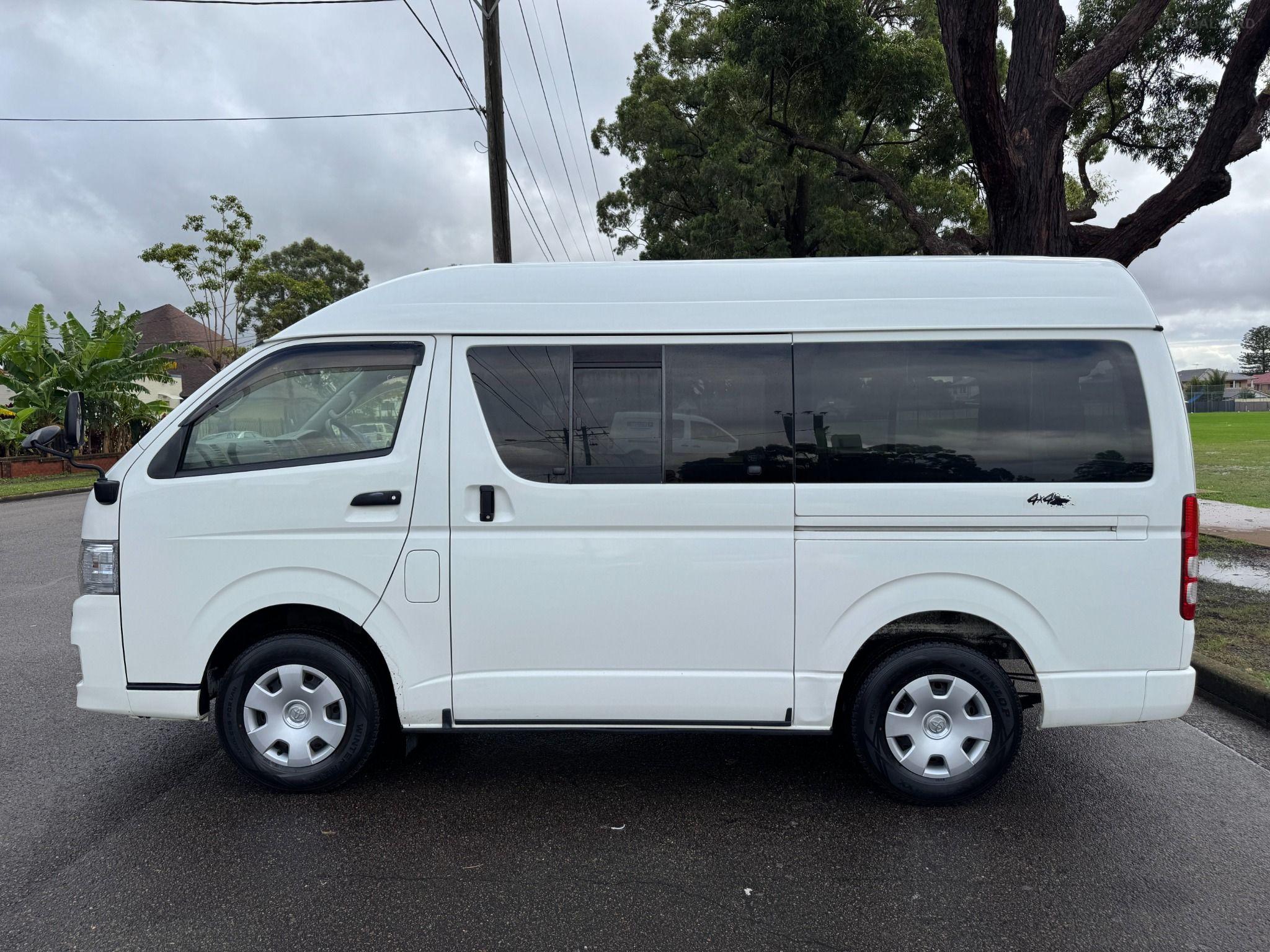 TOYOTA HIACE 4WD LWB High-Roof