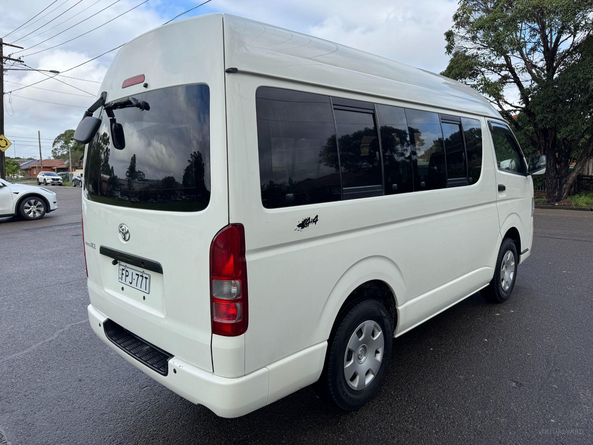 TOYOTA HIACE 4WD LWB High-Roof