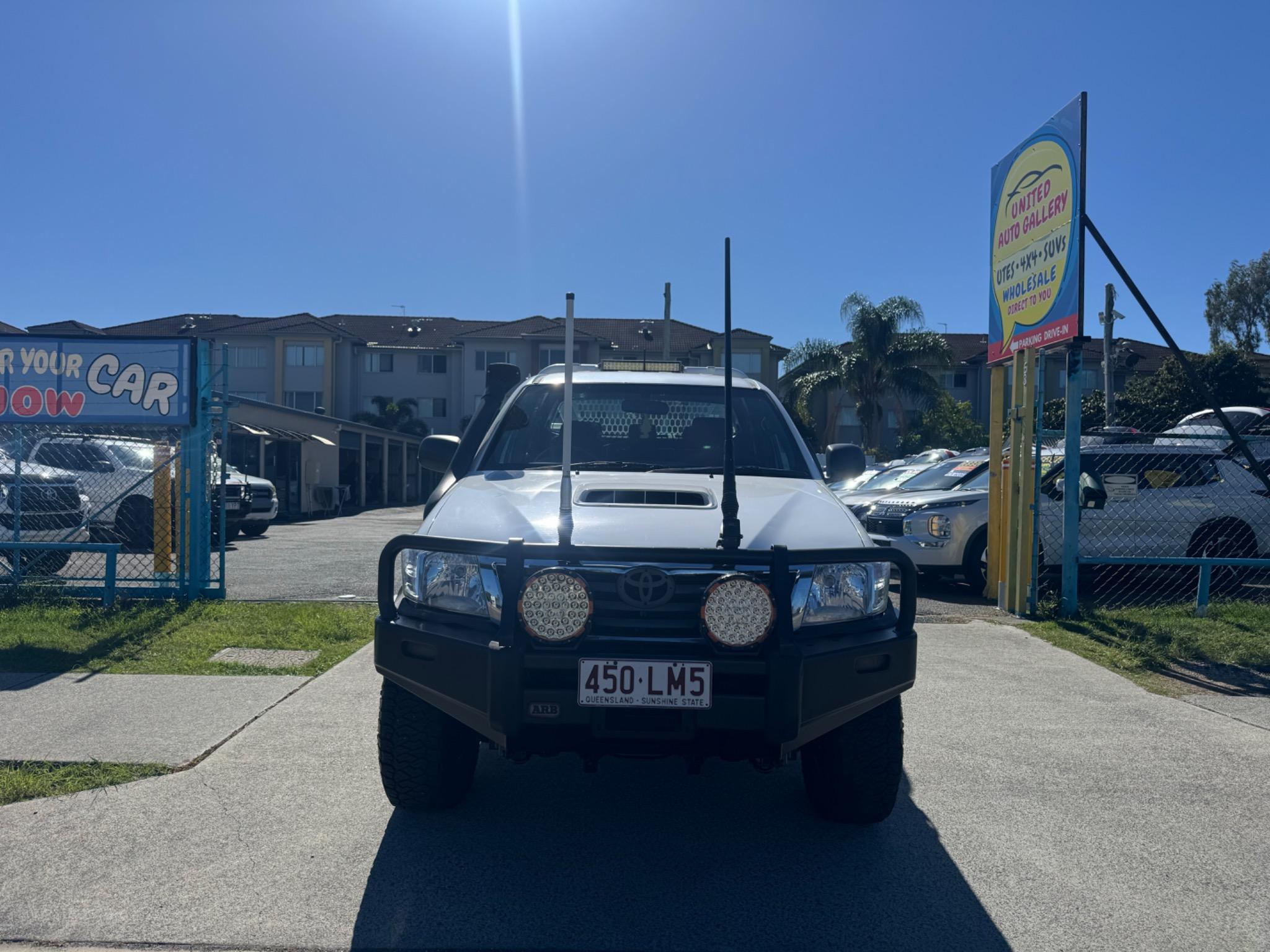 TOYOTA HILUX