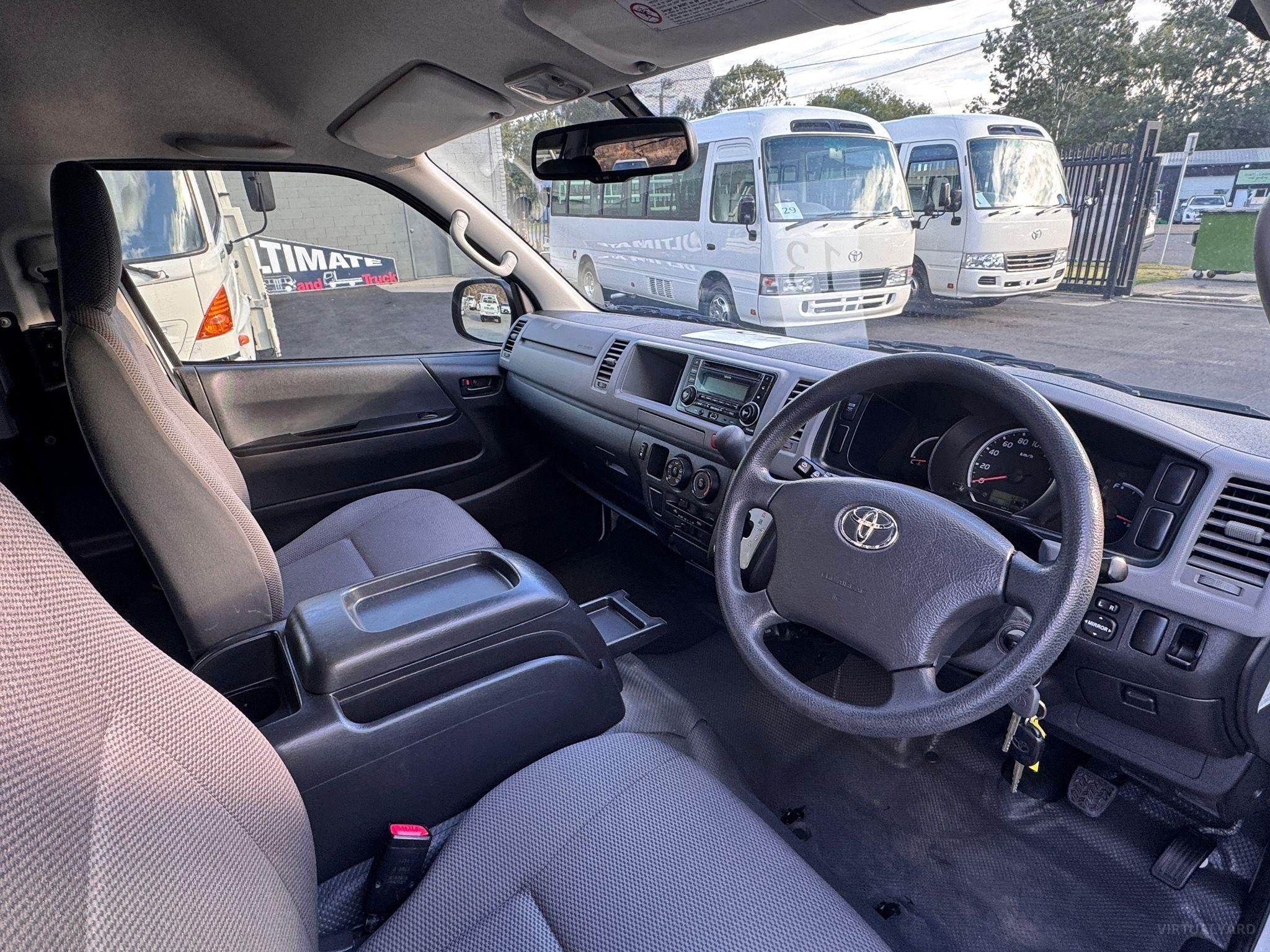 TOYOTA HIACE