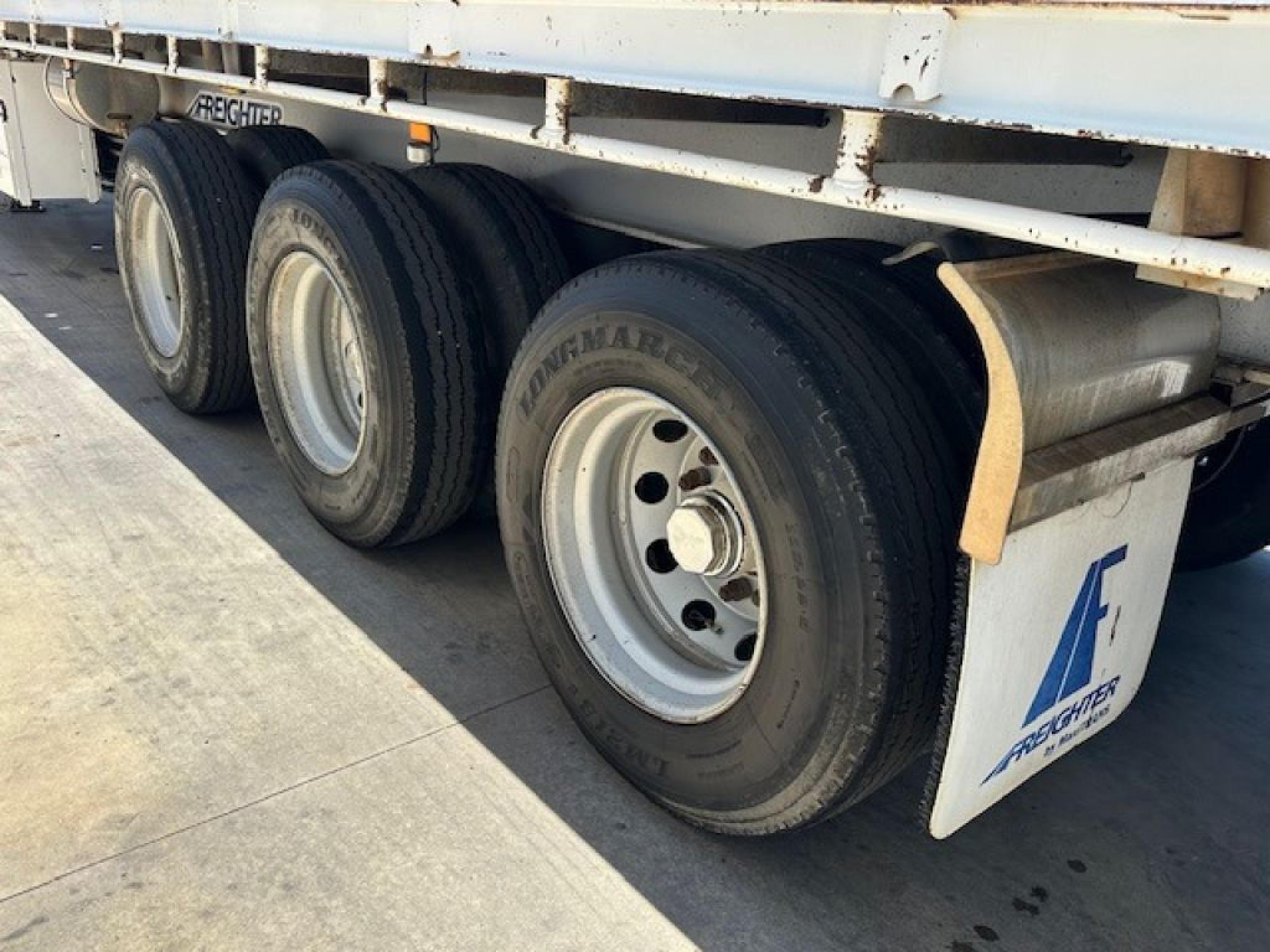 MAXITRANS 45 TRI-AXLE FLATTOP