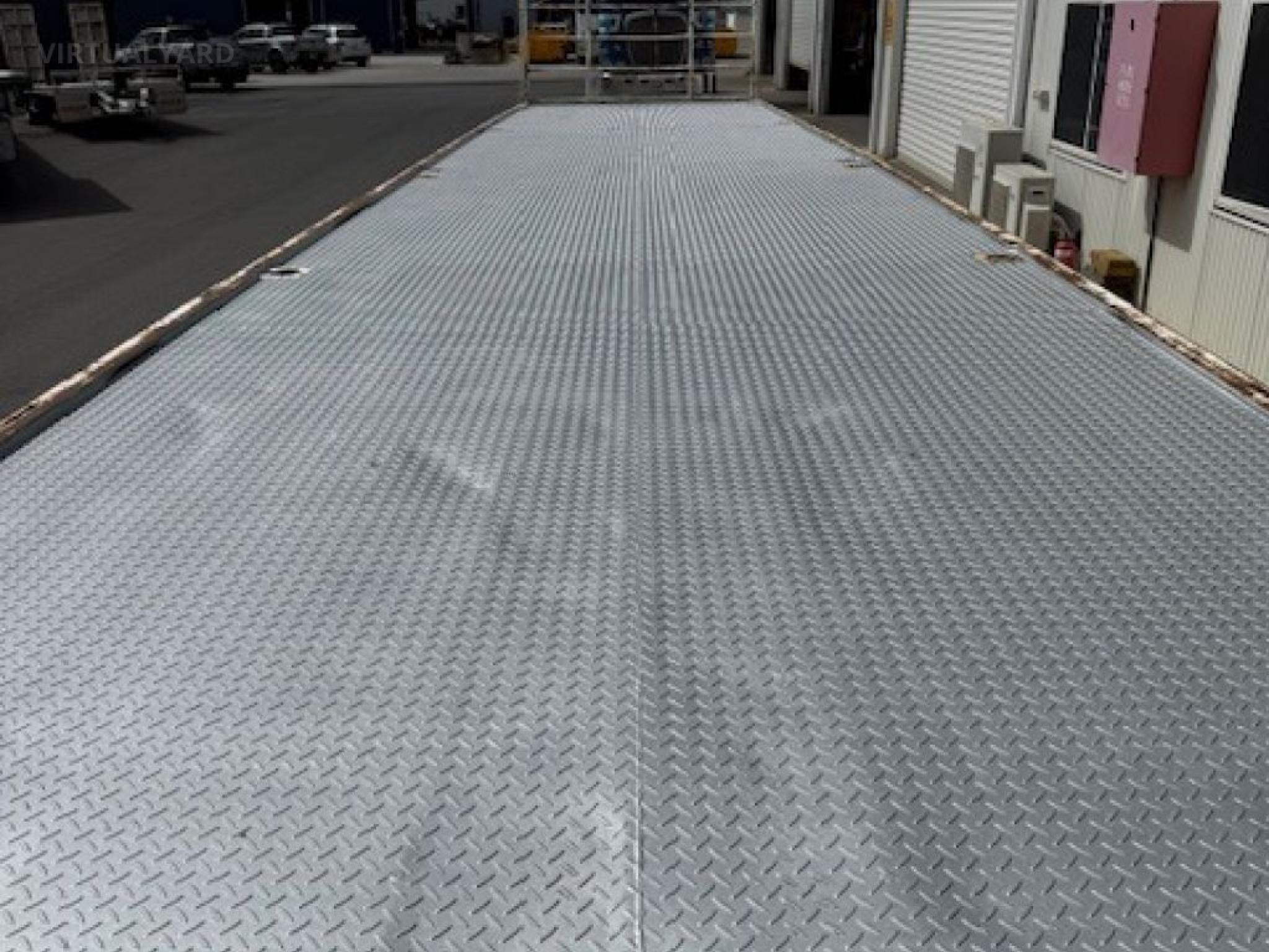 MAXITRANS 45 TRI-AXLE FLATTOP