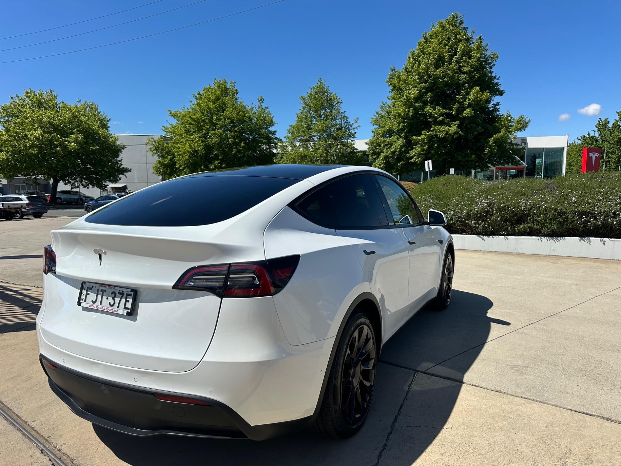TESLA MODEL Y