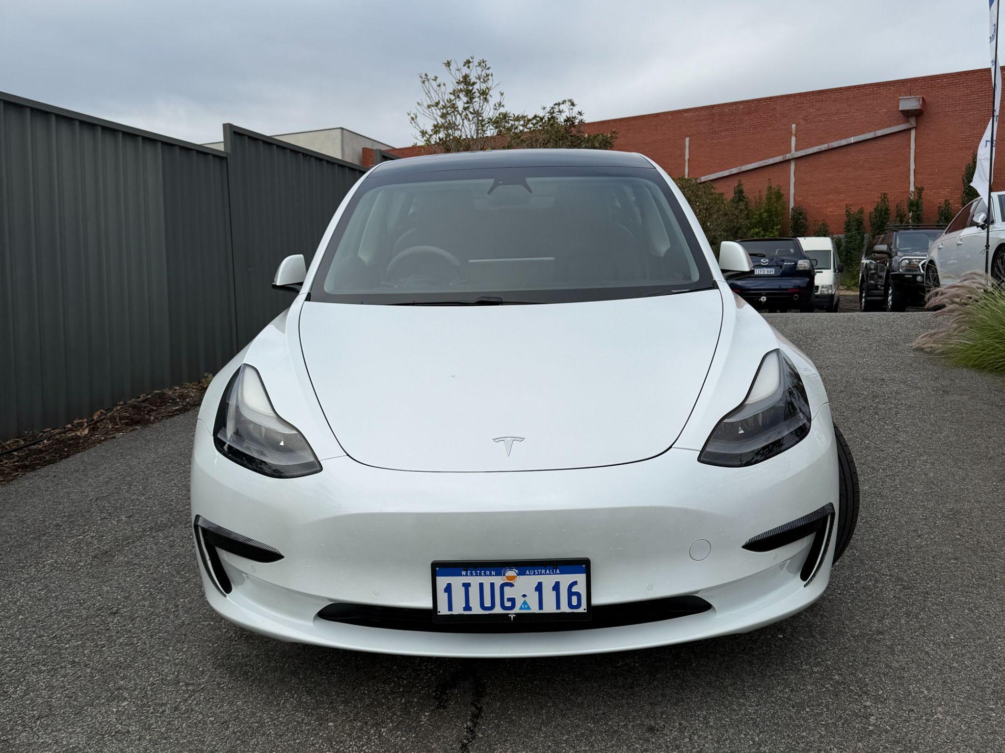 TESLA MODEL 3