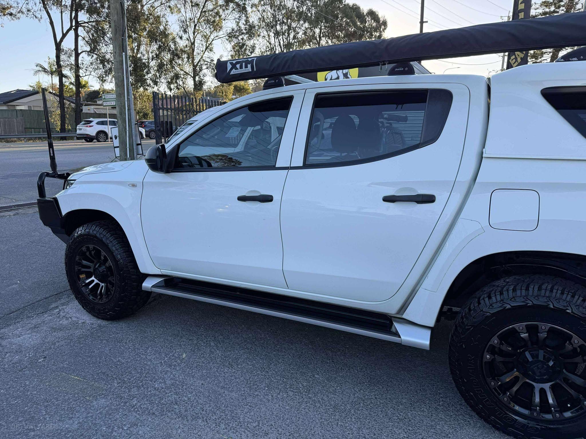MITSUBISHI TRITON