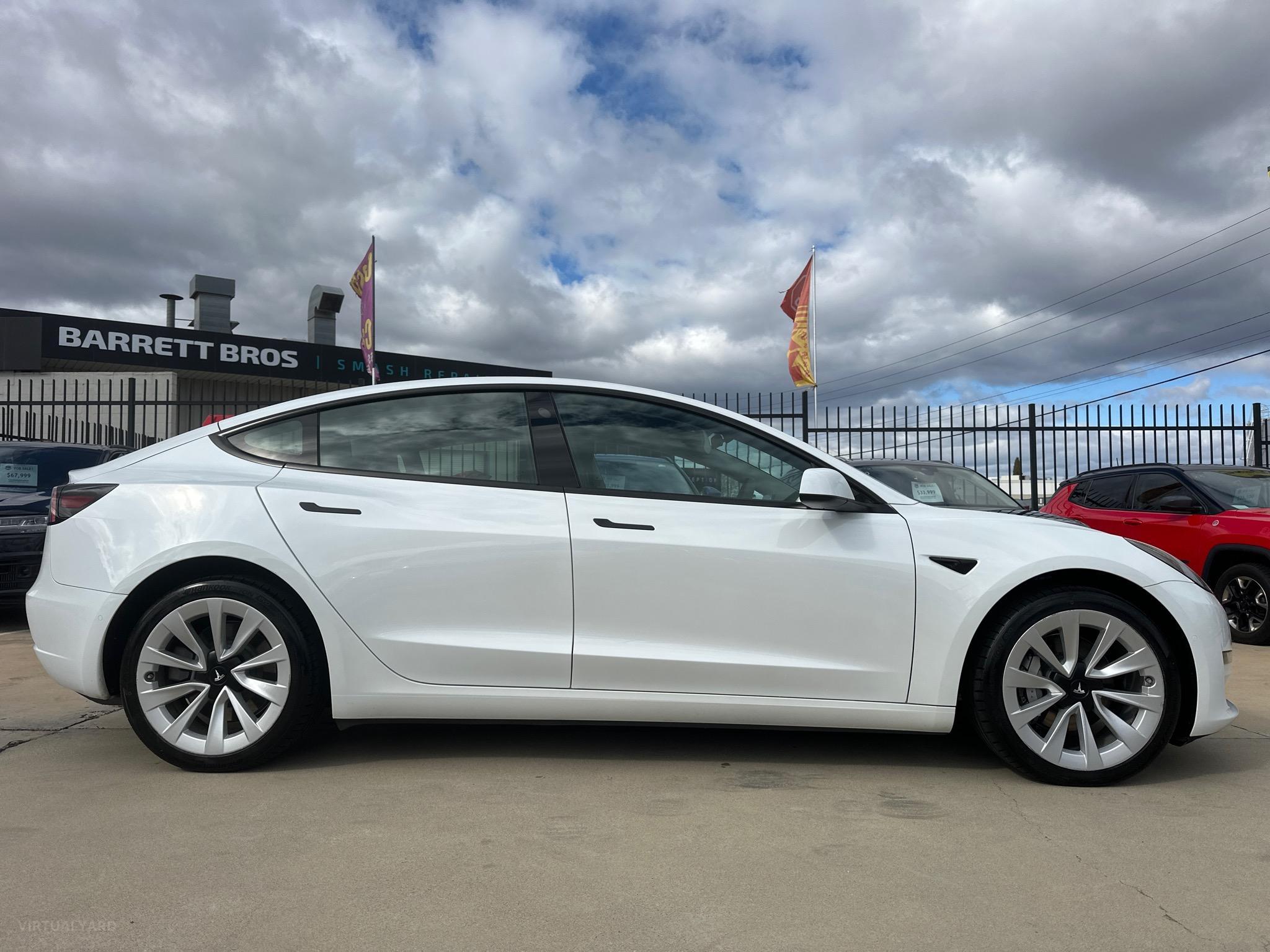 TESLA MODEL 3