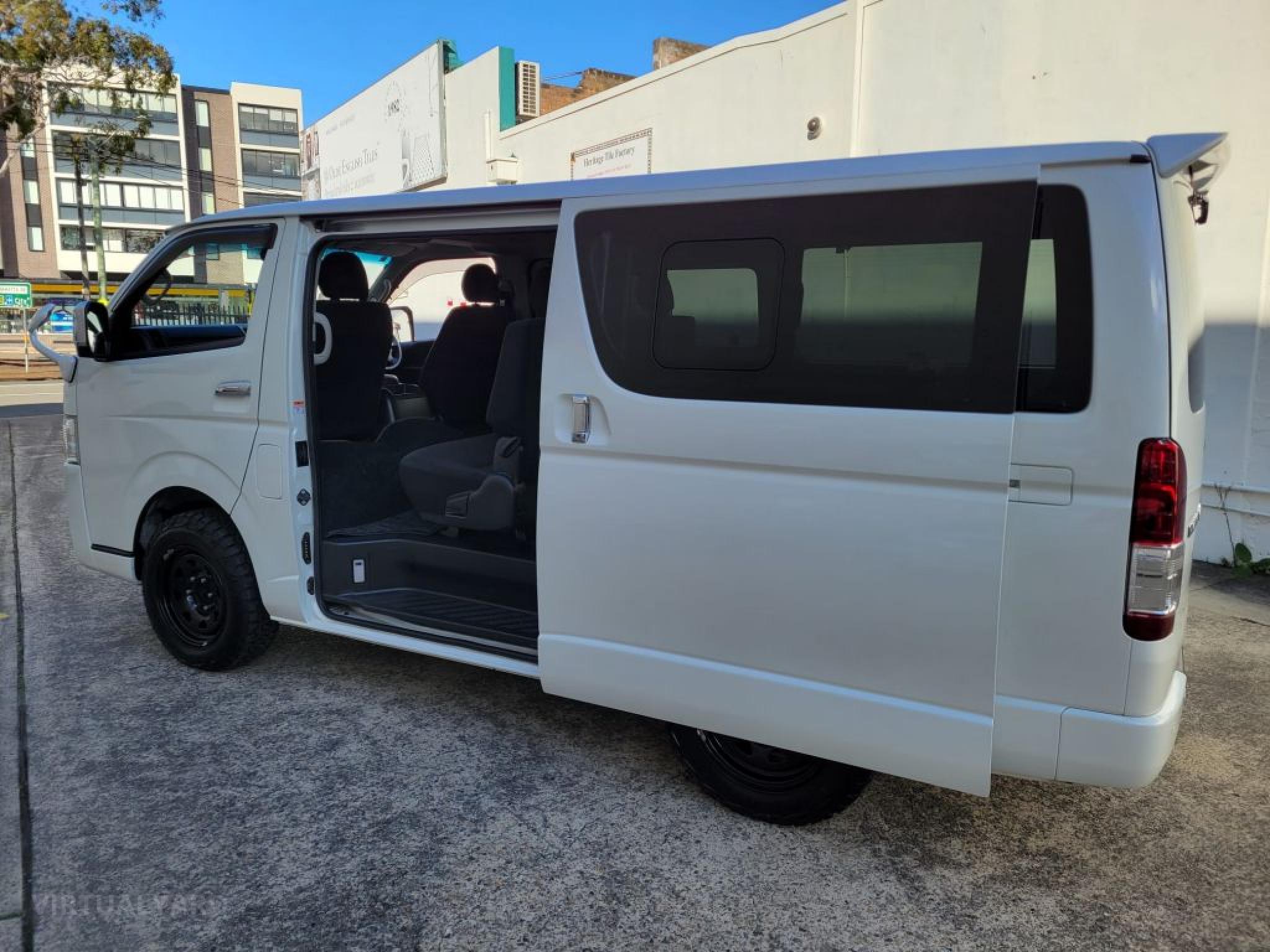TOYOTA HIACE SUPER GL 4X4