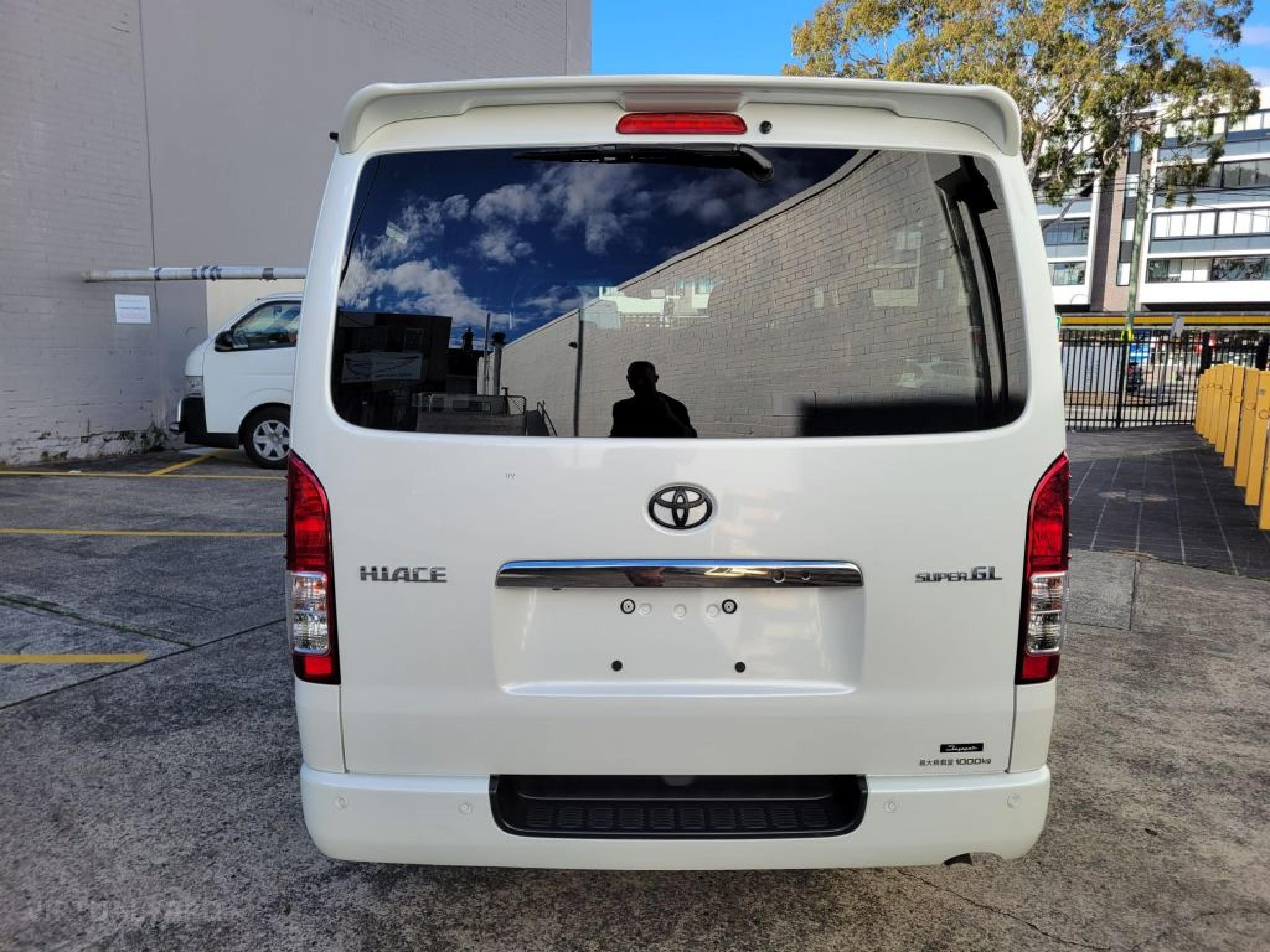 TOYOTA HIACE SUPER GL 4X4