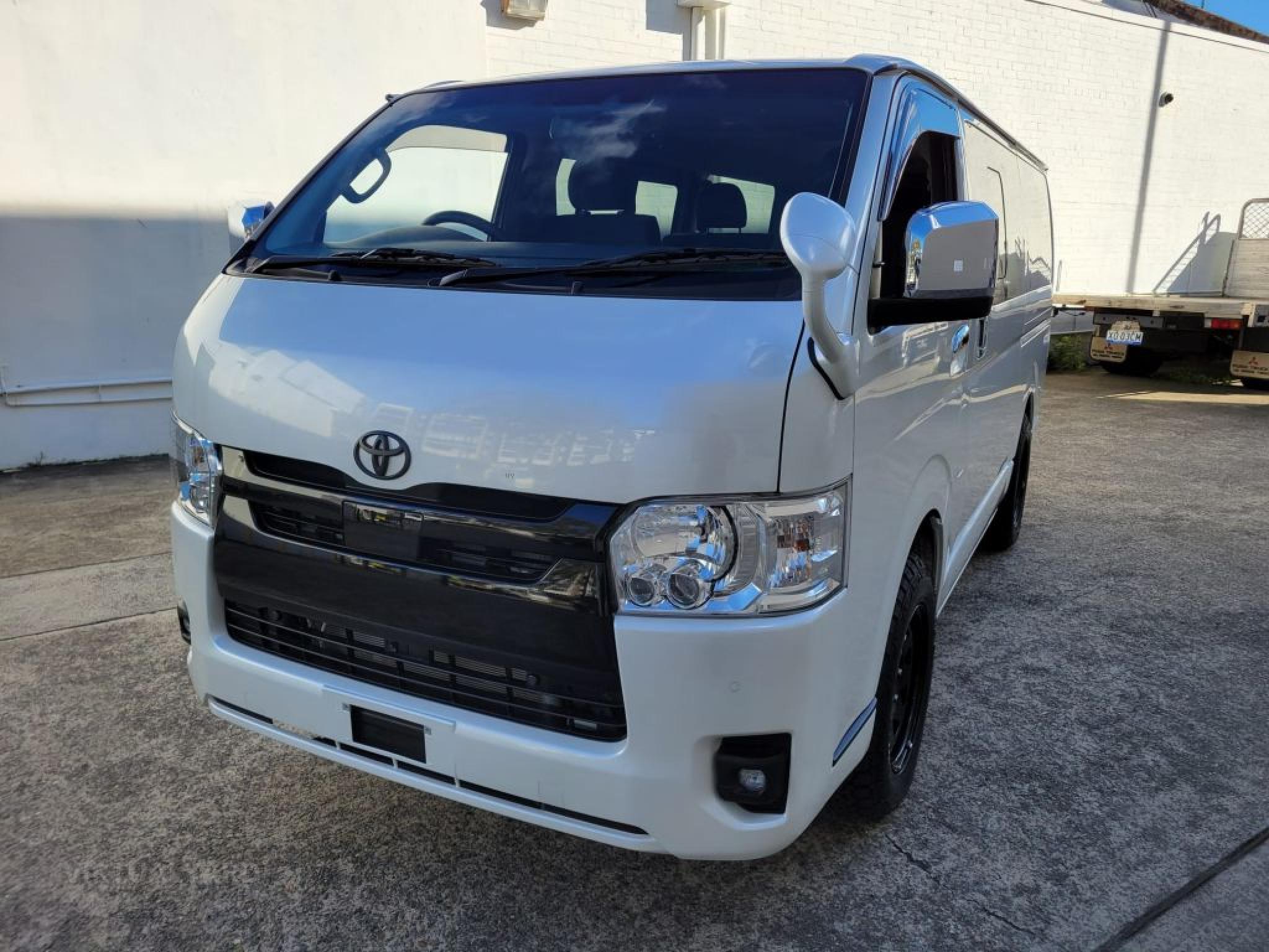 TOYOTA HIACE SUPER GL 4X4