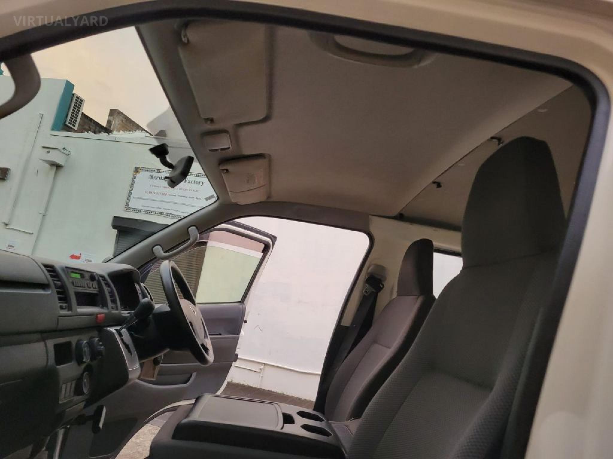 TOYOTA HIACE