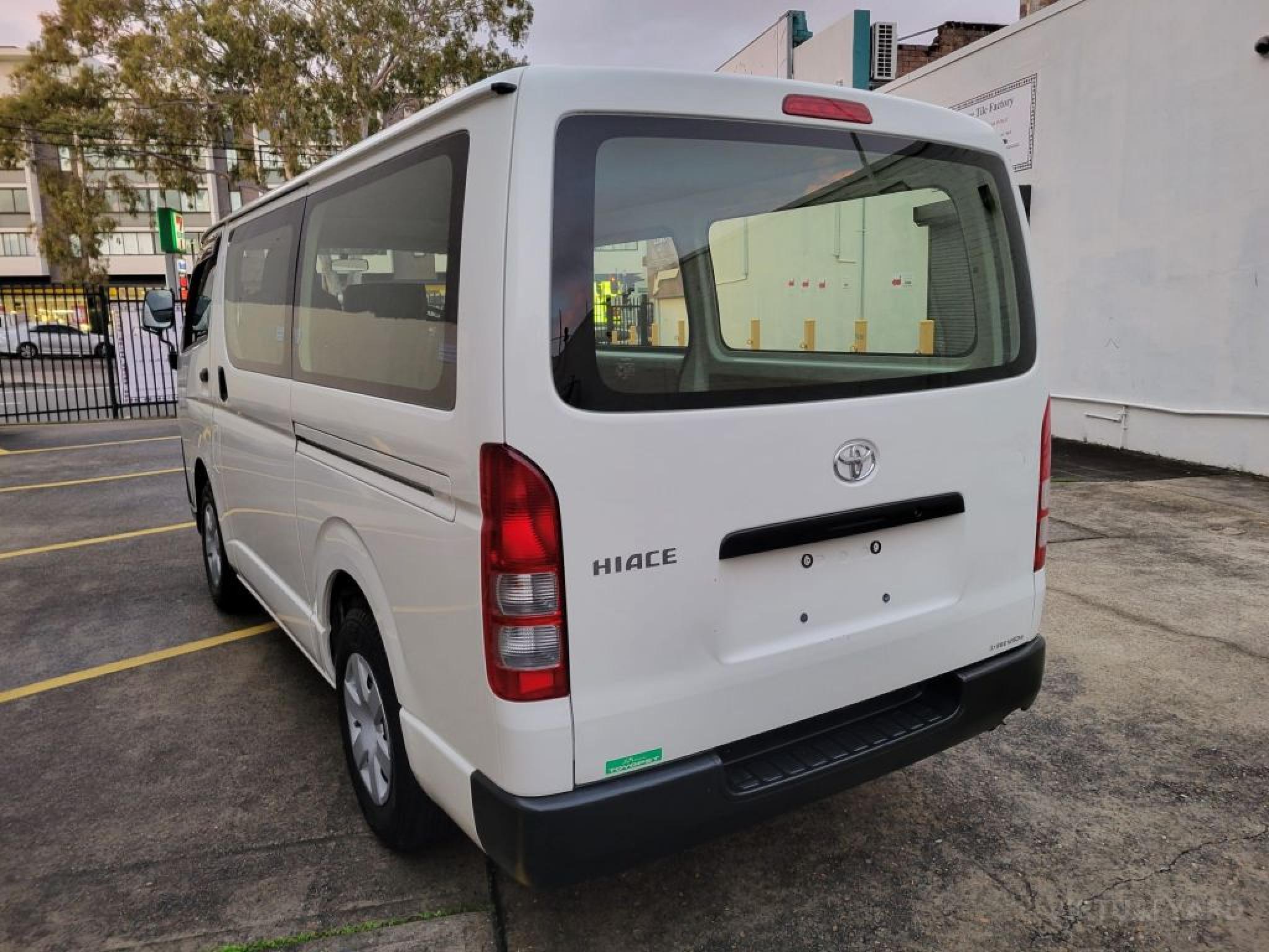 TOYOTA HIACE