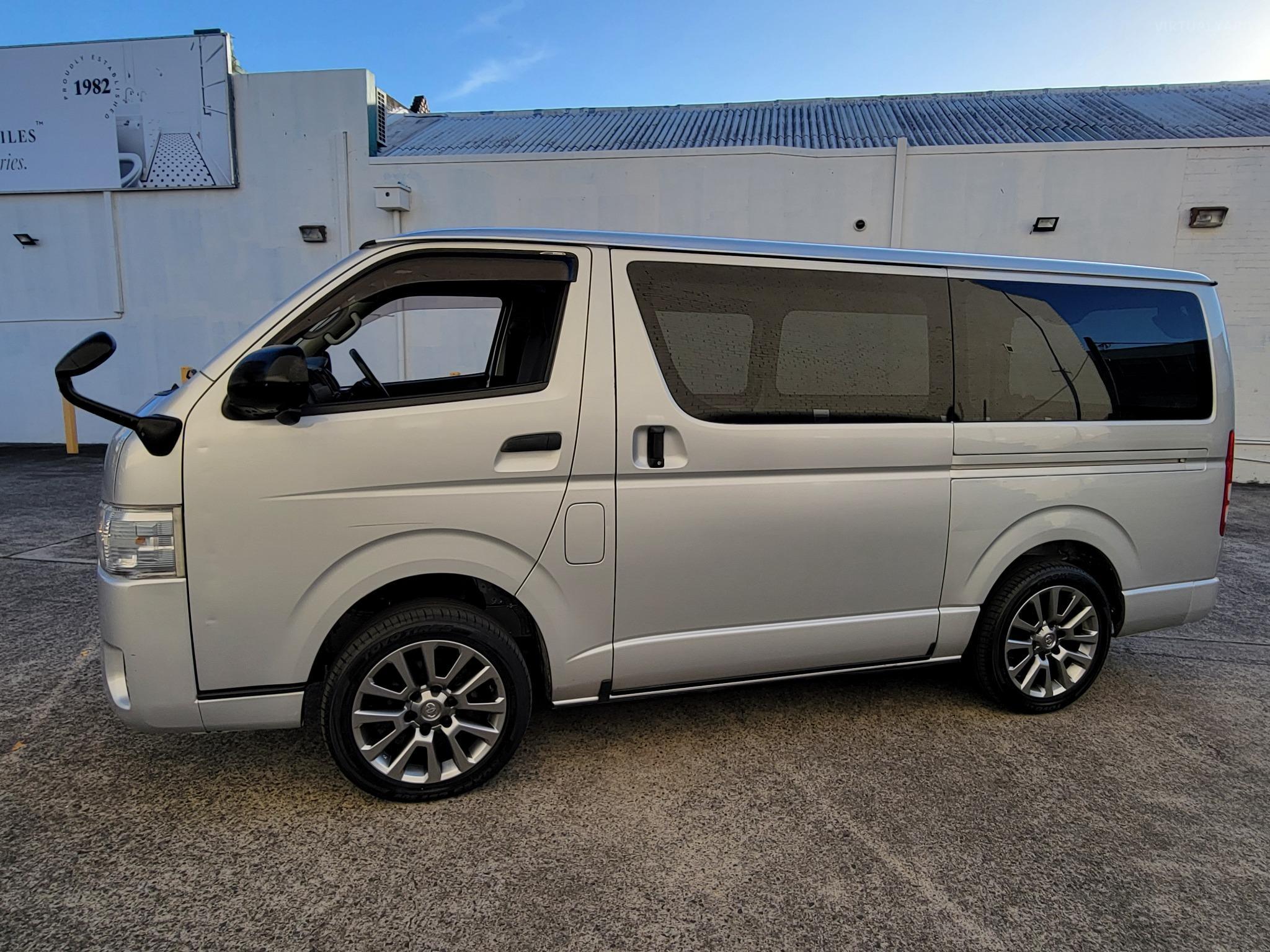 TOYOTA HIACE 4x4