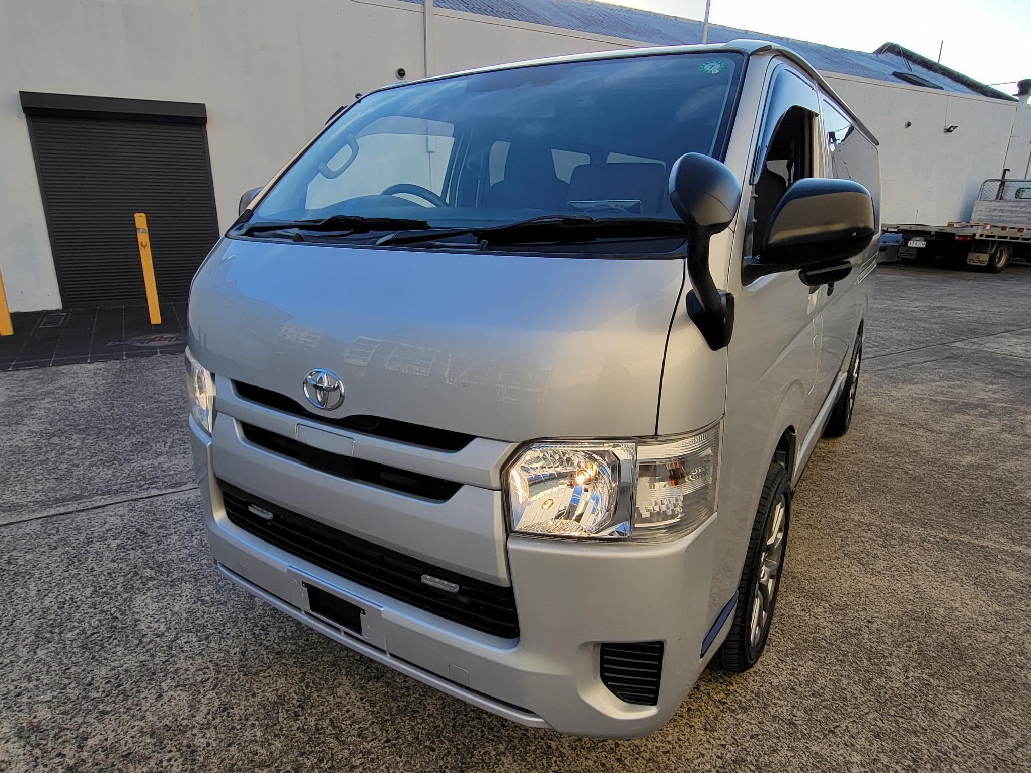 TOYOTA HIACE