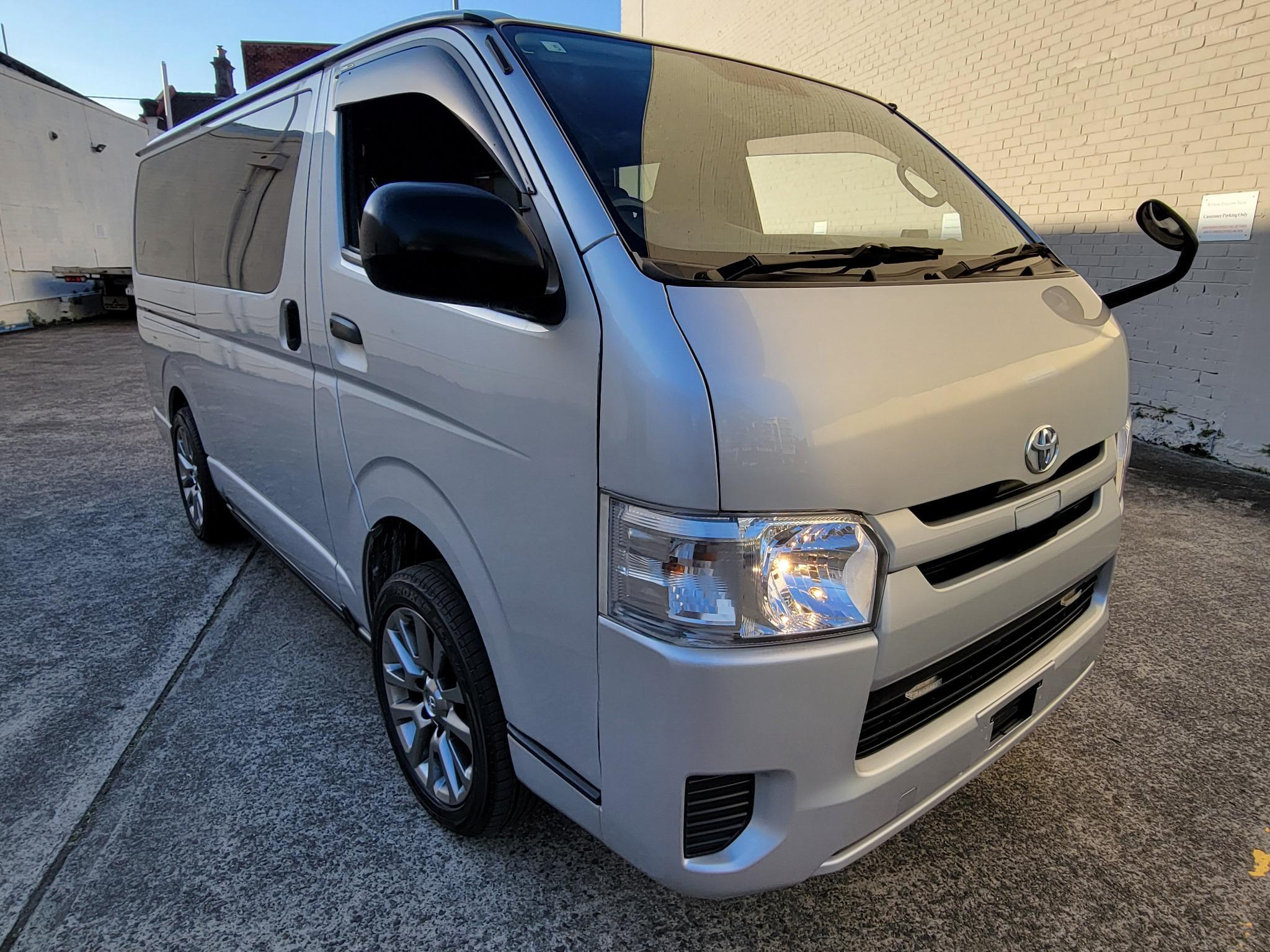 TOYOTA HIACE